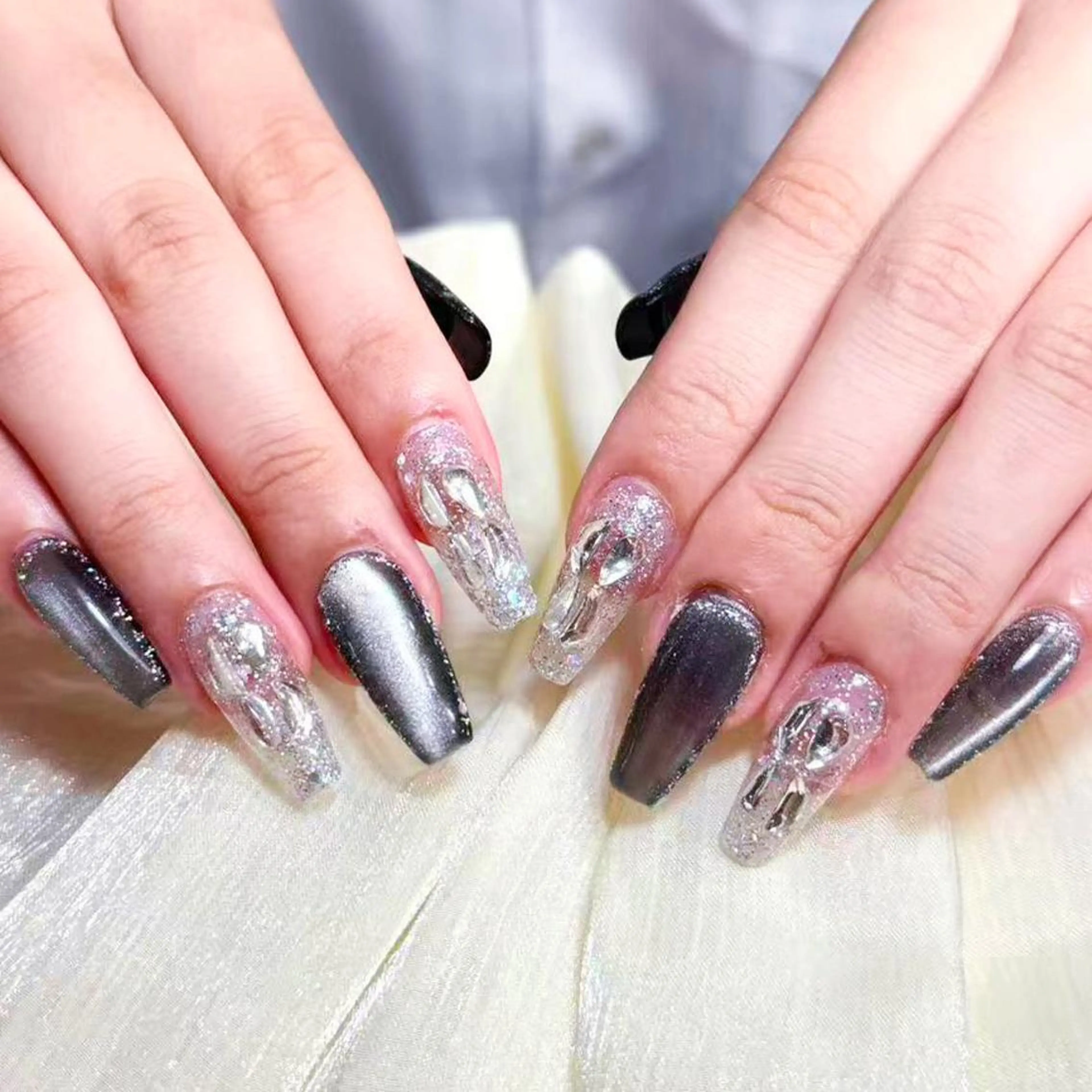 ネイル アートネイル オーロラネイル ガーリー キラキラネイル マグネットネイル ハンドネイル DIAMOND 💅のネイルデザイン