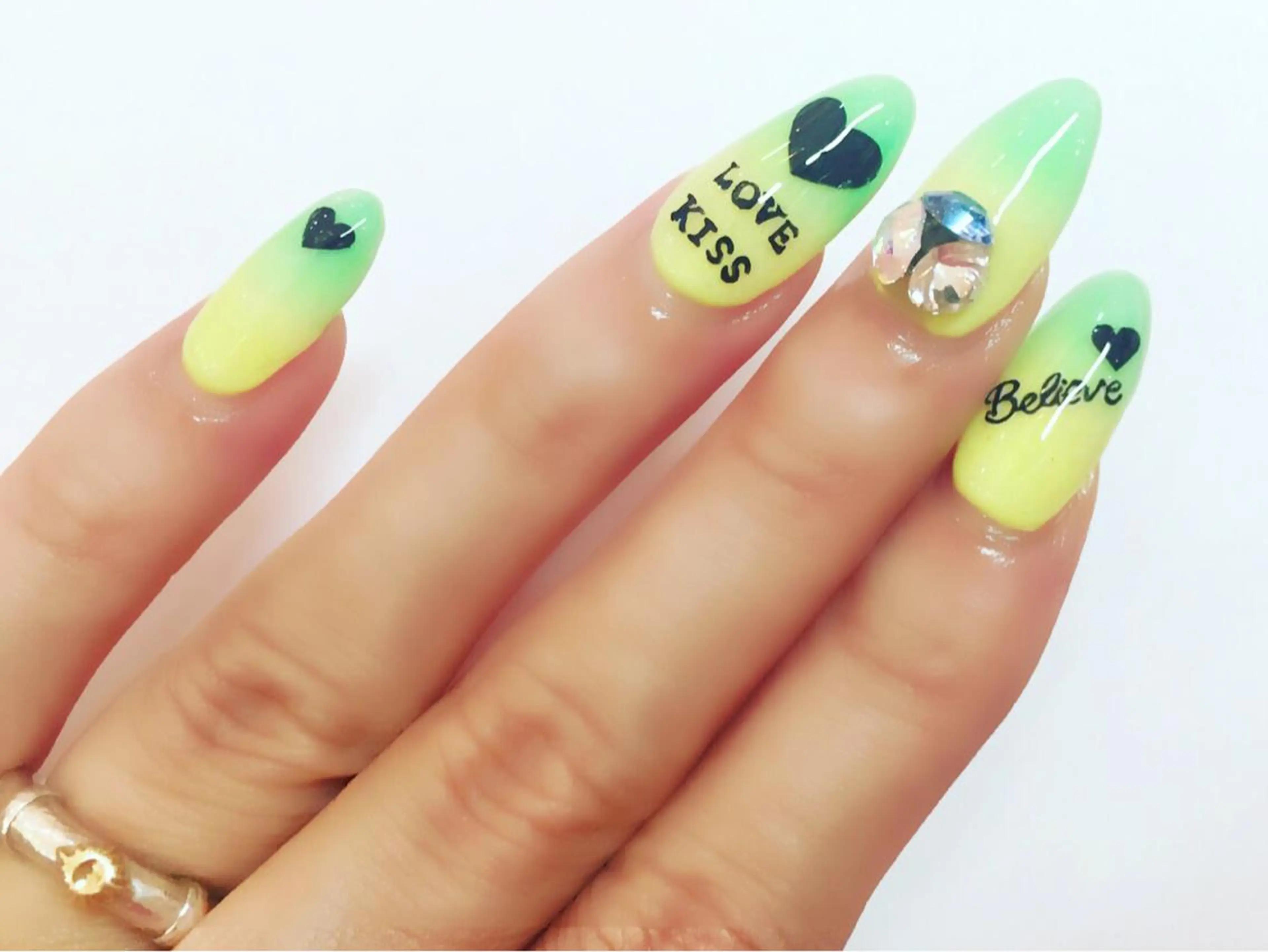 ロング カラー パーマ ヘアアレンジ メンズ キッズ ネイル マツエク・マツパ NAILSGOGO shibuyaのネイルデザイン