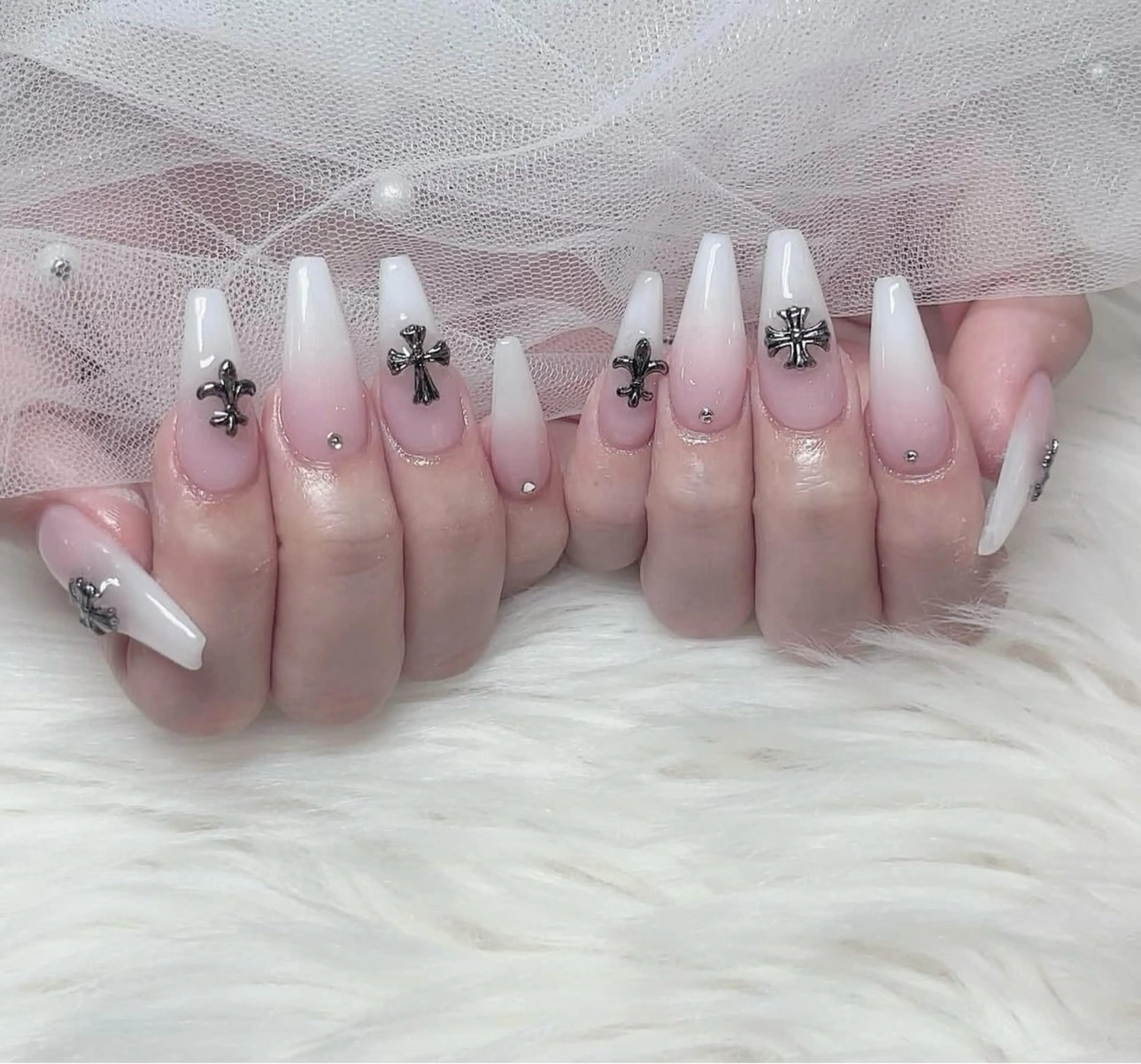 ネイル アートネイル グラデーション キラキラネイル ニュアンスネイル オフィスネイル ハンドネイル Amee Nailsalonのネイルデザイン