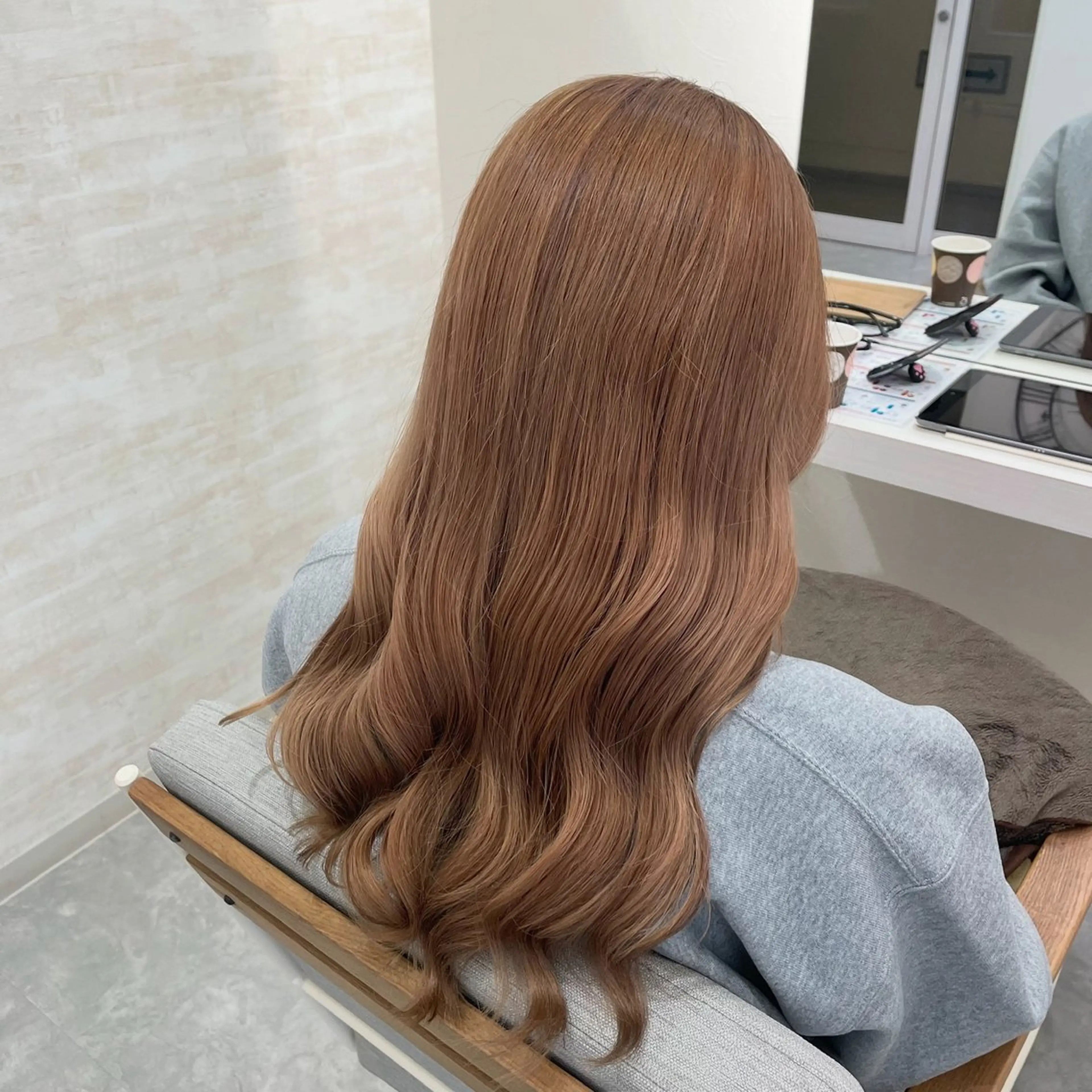 セミロング カラー ベージュカラー ブリーチ 透明感カラー オレンジ カット ヘアカラー トリートメント 髪質改善&ヘアケア /菊池琉那のヘアスタイル