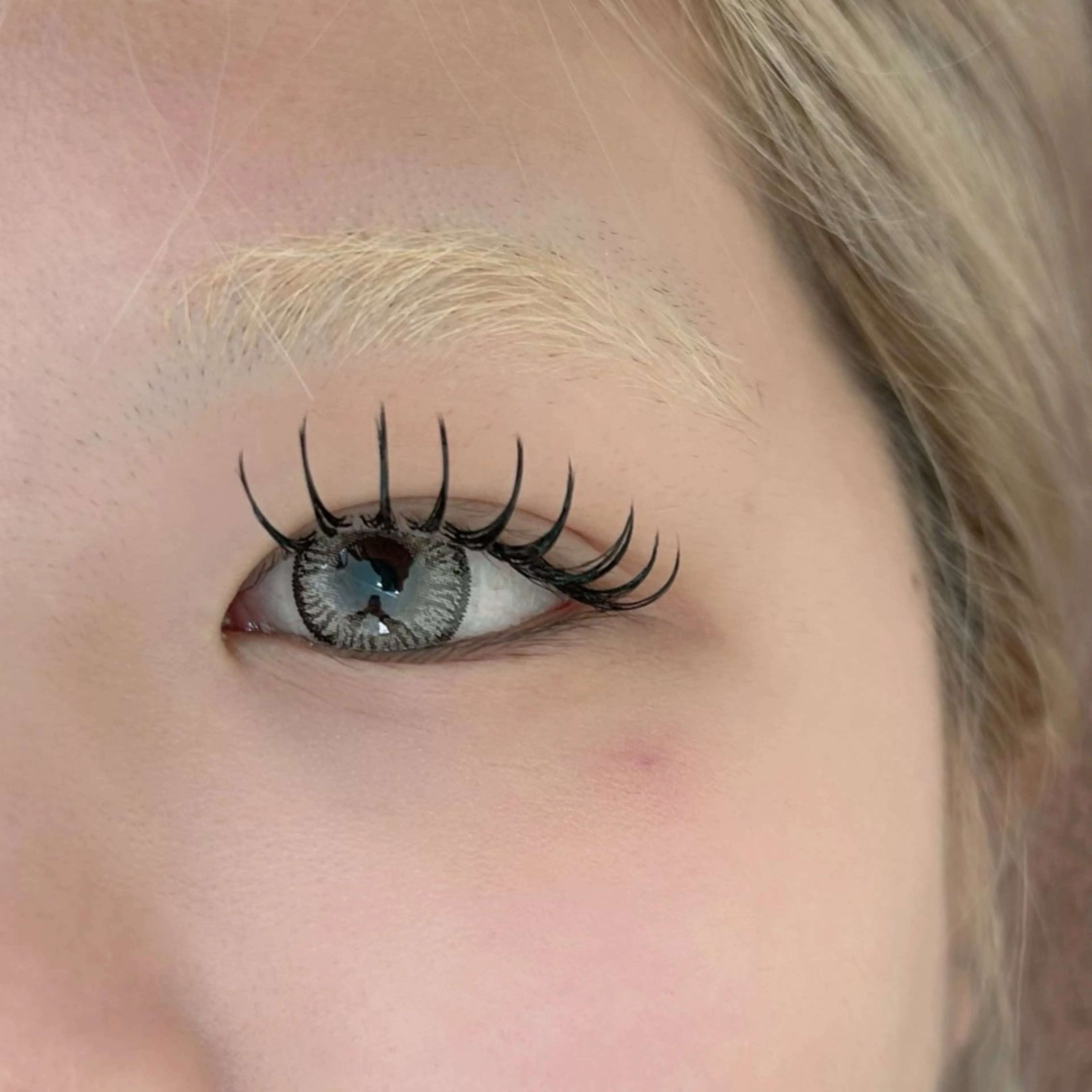 まつ毛で隠れてしまう目元をクリアに🫧アップワード120本!オフ込みの写真