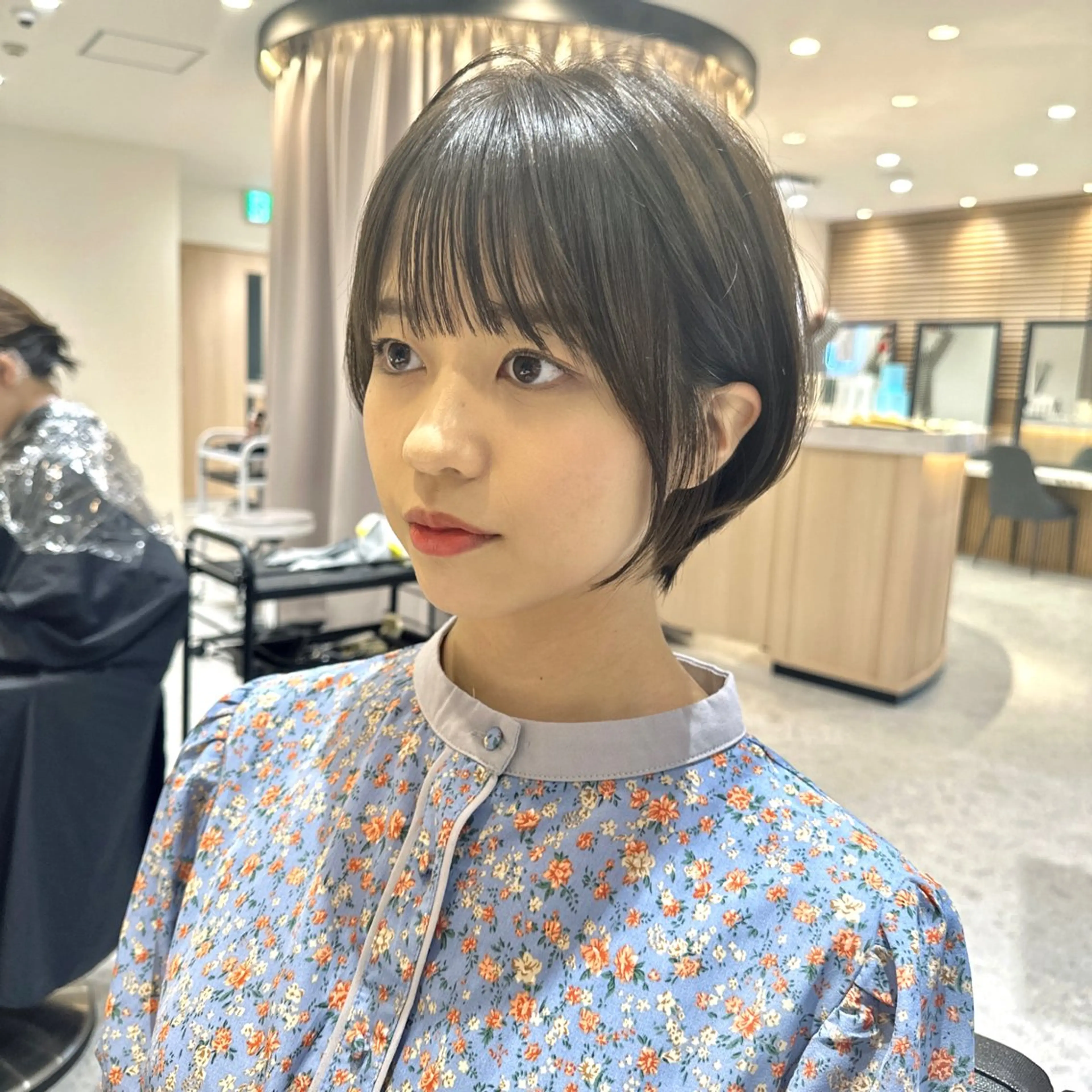 ショート カラー カット ヘアカラー かえ🩶韓国ボブ🎀 透明感カラー🥣のヘアスタイル