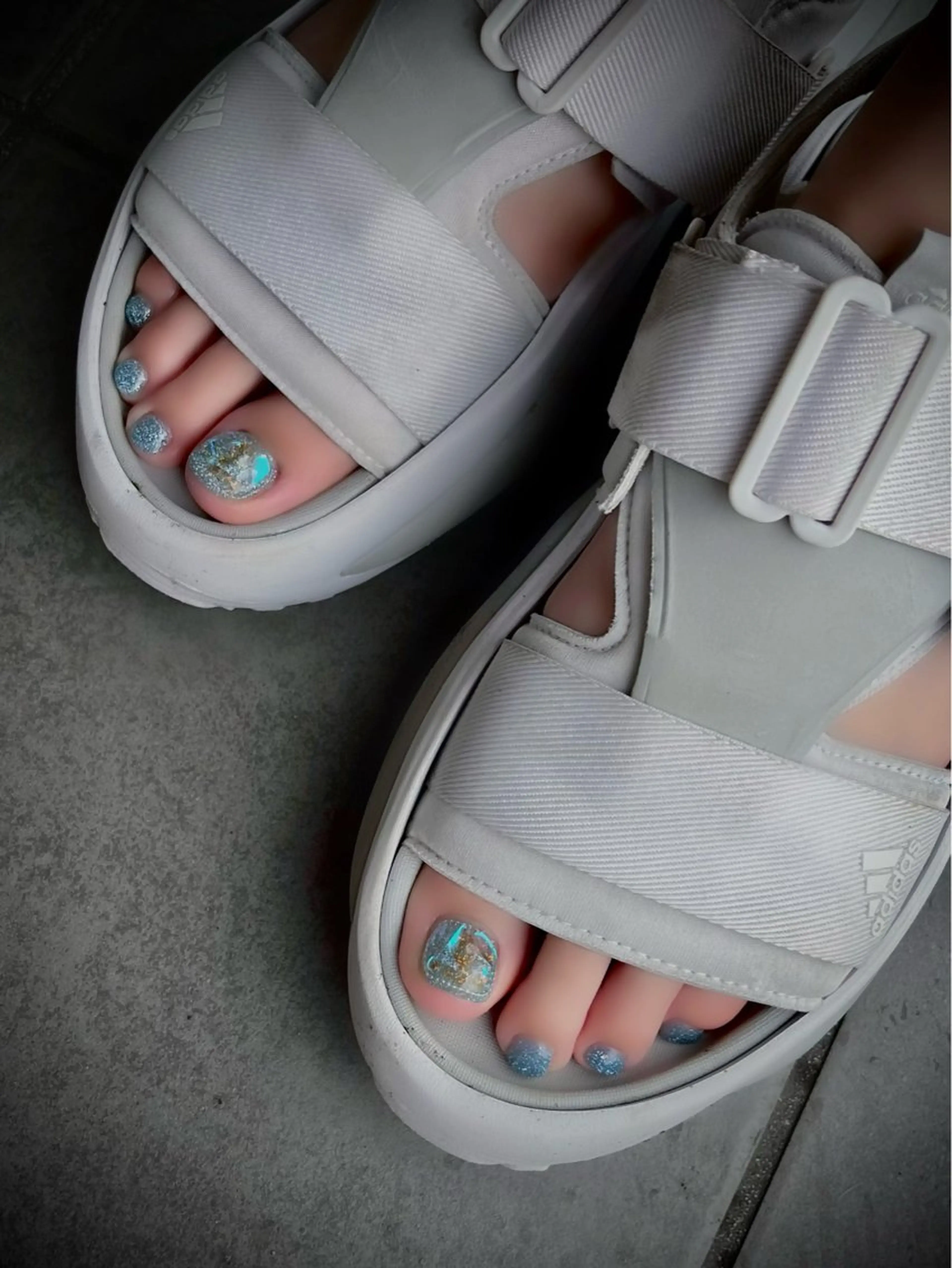 ネイル フットネイル キラキラネイル マグネットネイル ワンカラーネイル スカルプネイル nine.🦋 YUKOのネイルデザイン