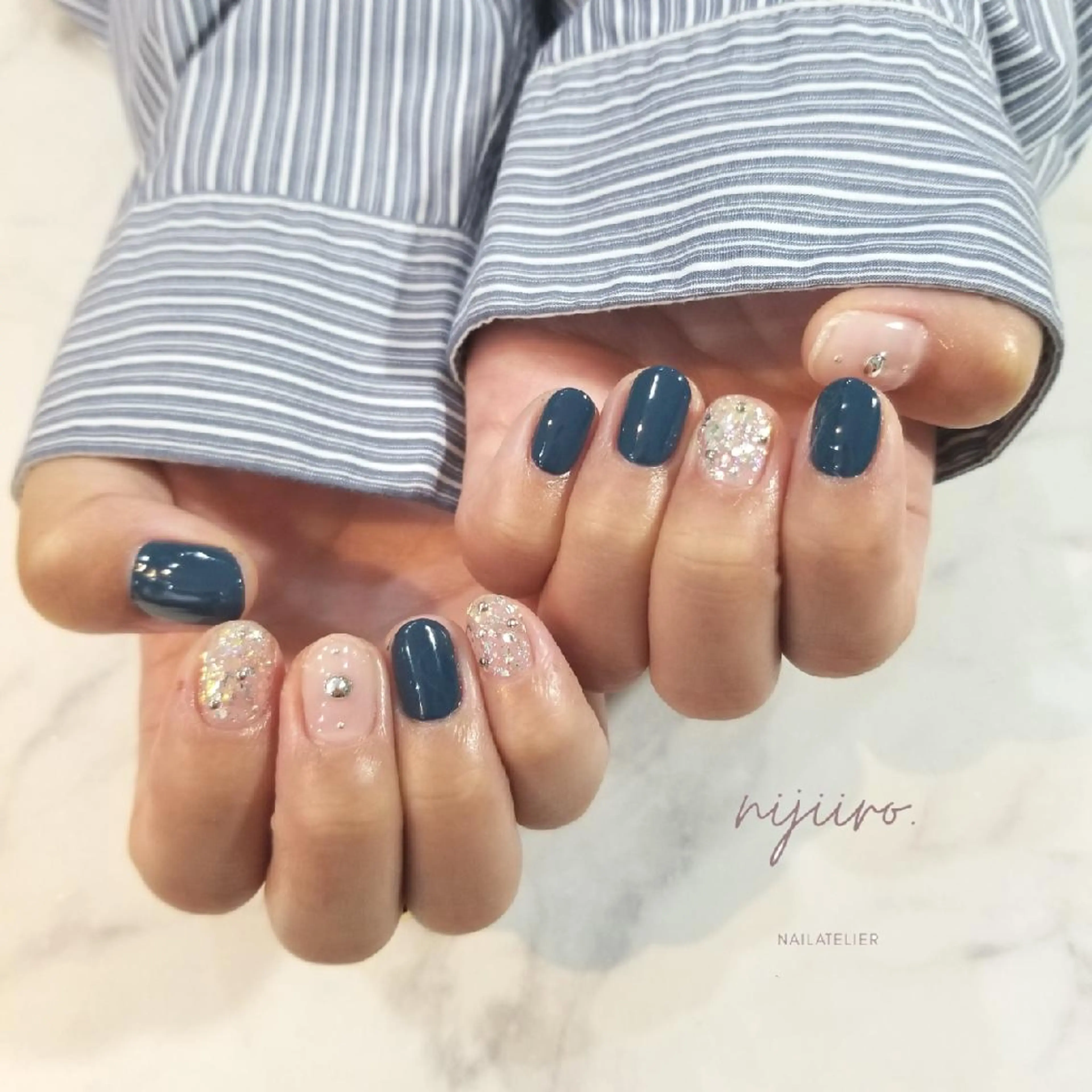 ネイル キラキラネイル ネイビー ハンドネイル nailatelier nijiiro.所属・nijiiro🌈 サトウのネイルデザイン