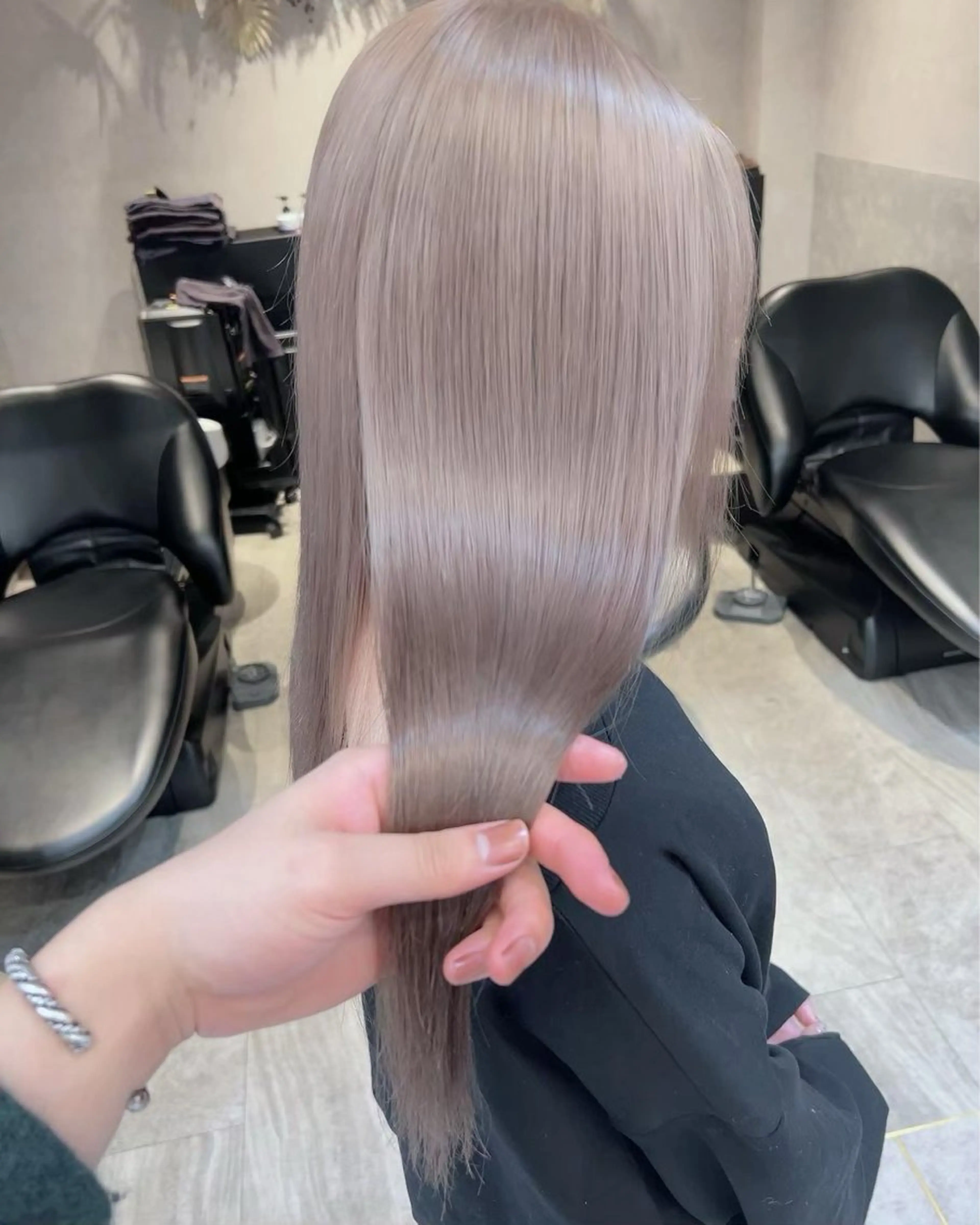 セミロング ヘアカラー イウラ ショウヤのヘアスタイル