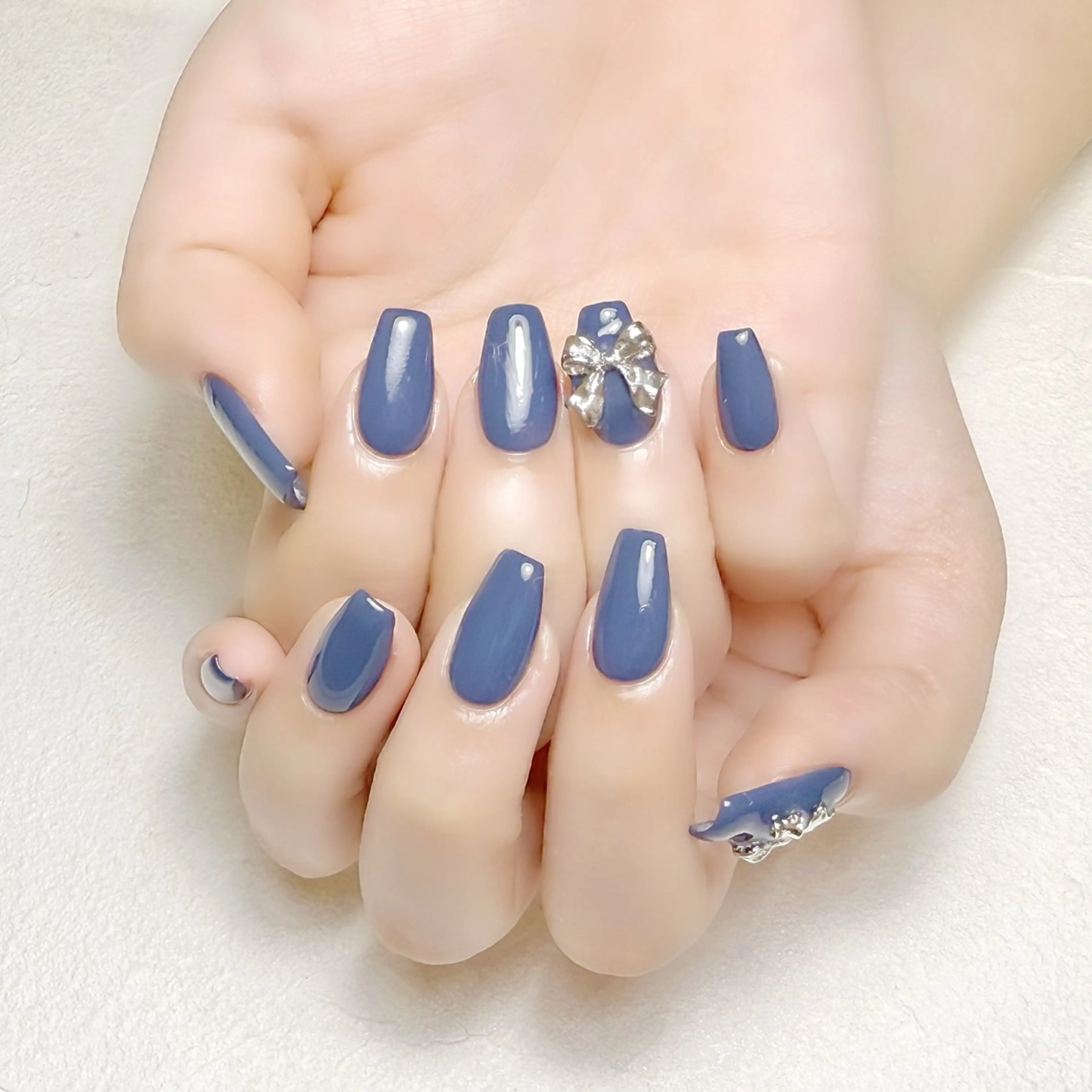ネイル ネイビー オフィスネイル ワンカラーネイル リボン rouse nail RISATOのネイルデザイン