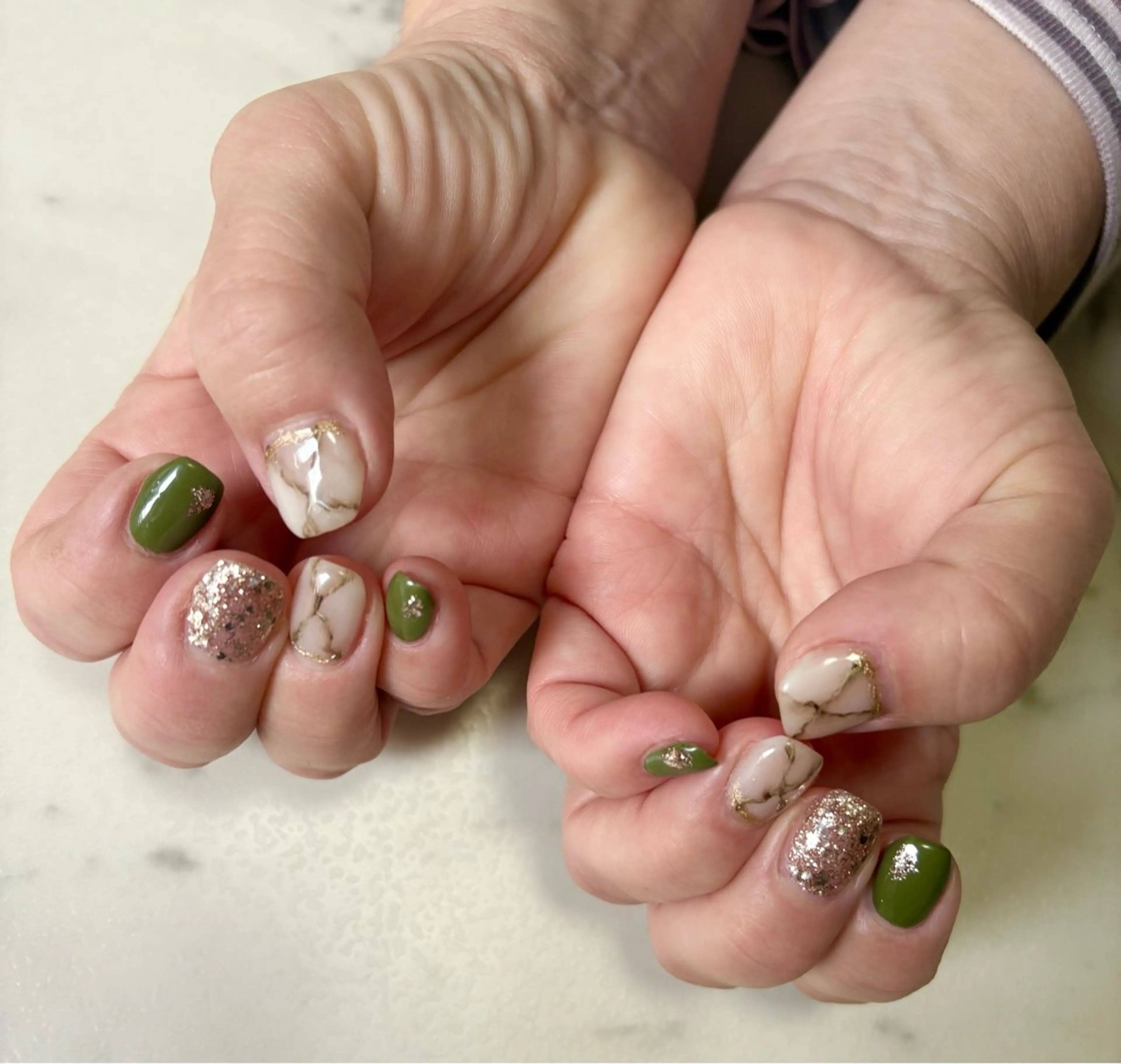 ネイル マハロネイルサロン横浜店所属・吉田 里菜のネイルデザイン