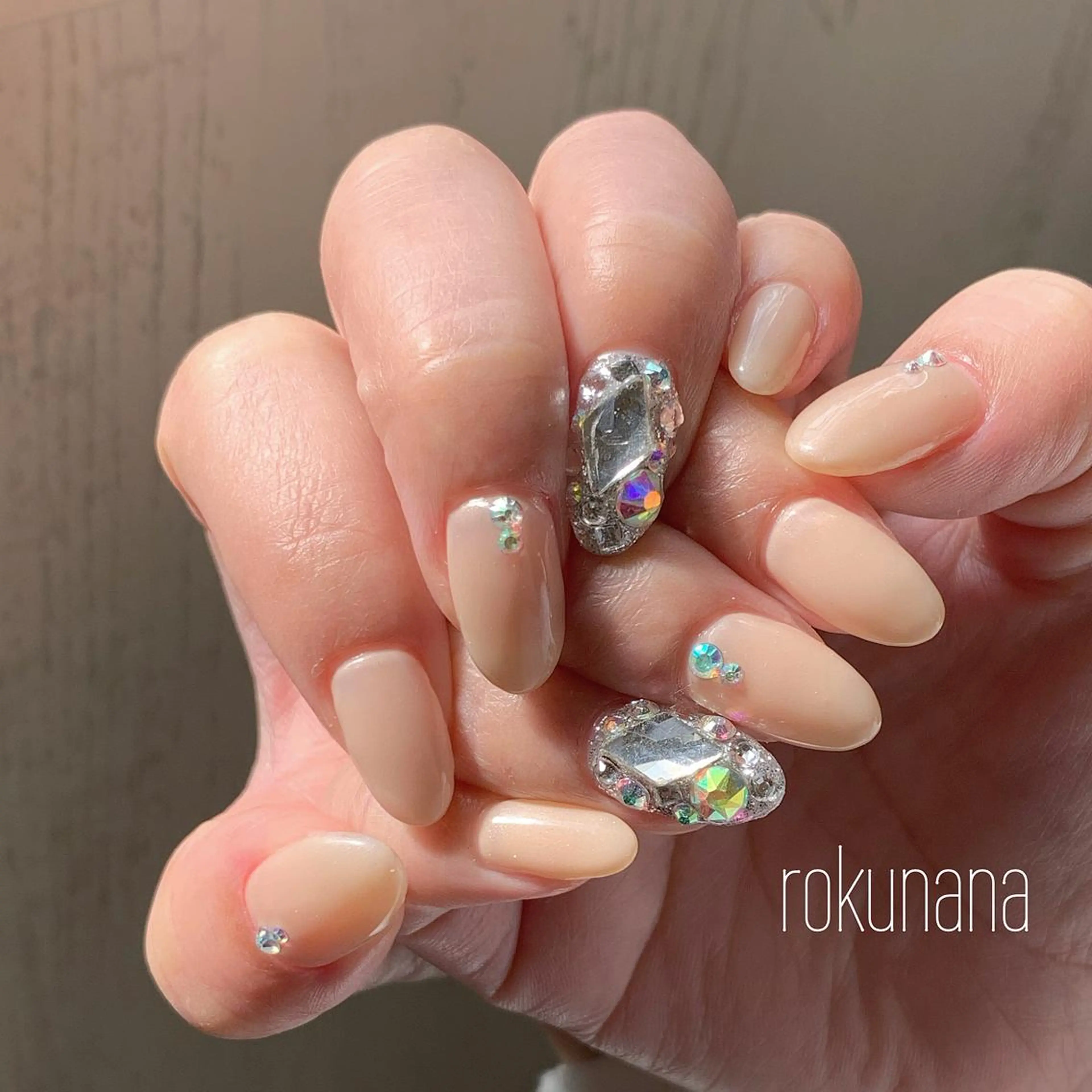 ネイル ストーンネイル rokunana 佐野のネイルデザイン