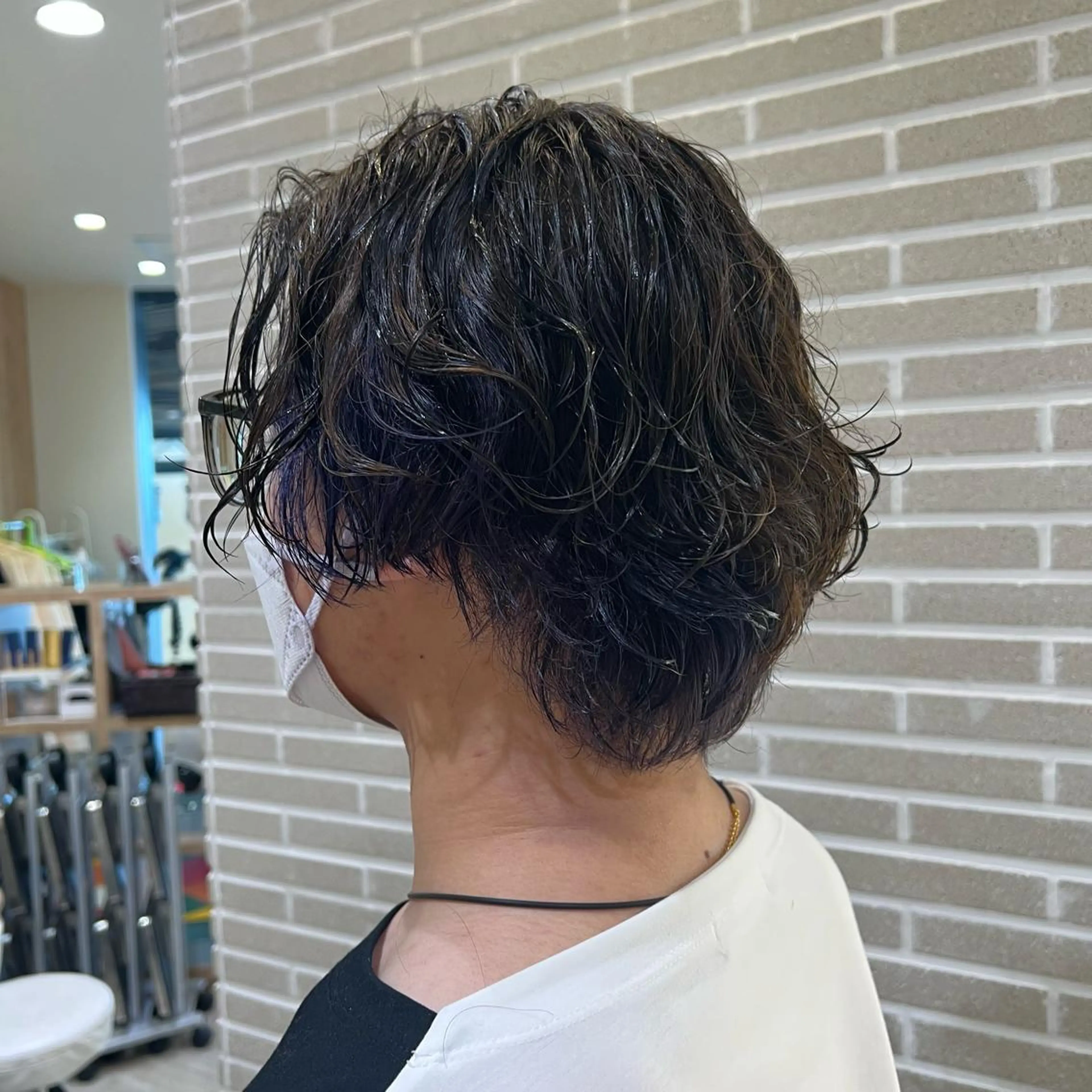 カラー パーマ メンズ メンズパーマ カット ヘアカラー 赤本悠斗波巻きパーマ メンズパーマのヘアスタイル