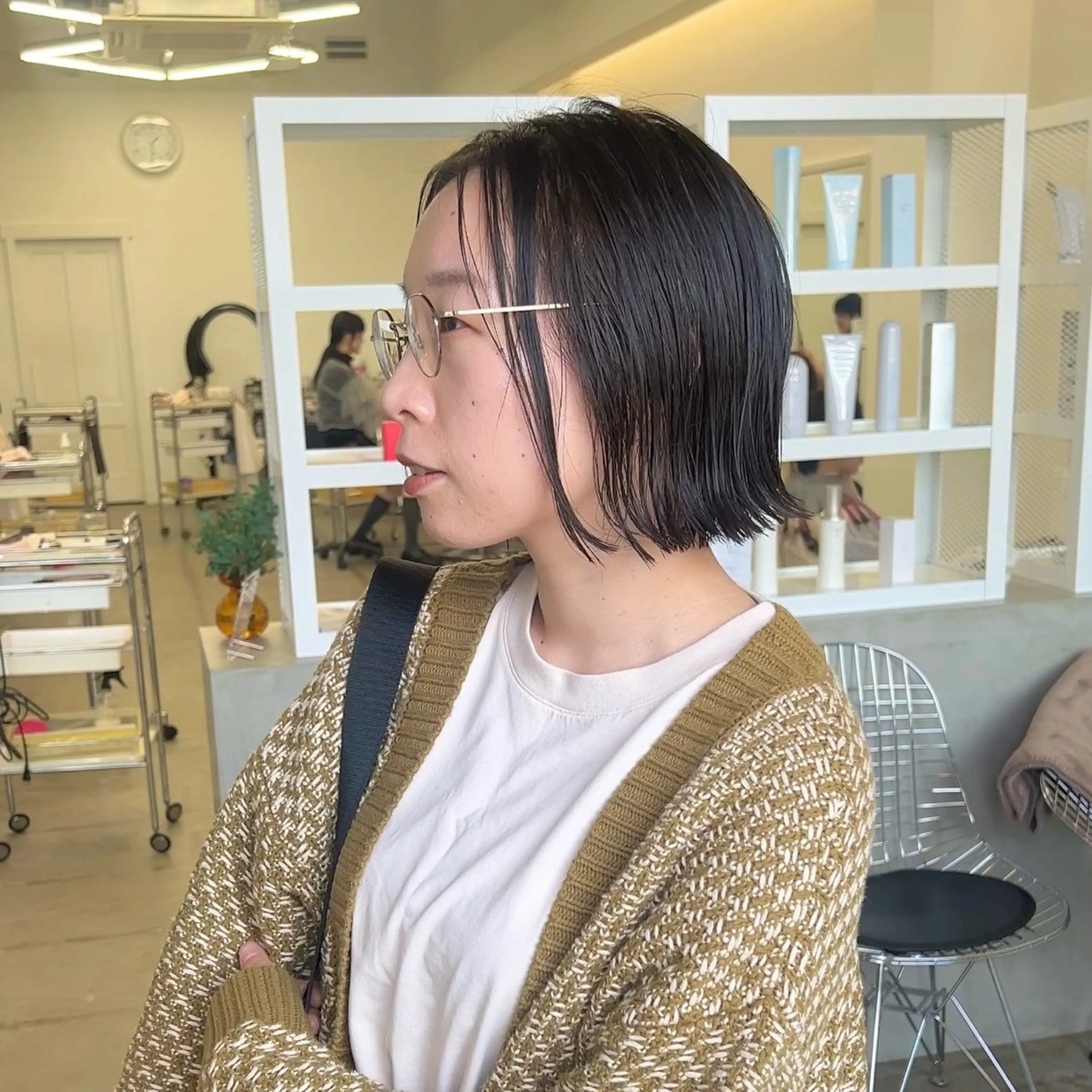 ミディアム ボブ カット クロスパーマ× 透明感カラー✂︎のヘアスタイル