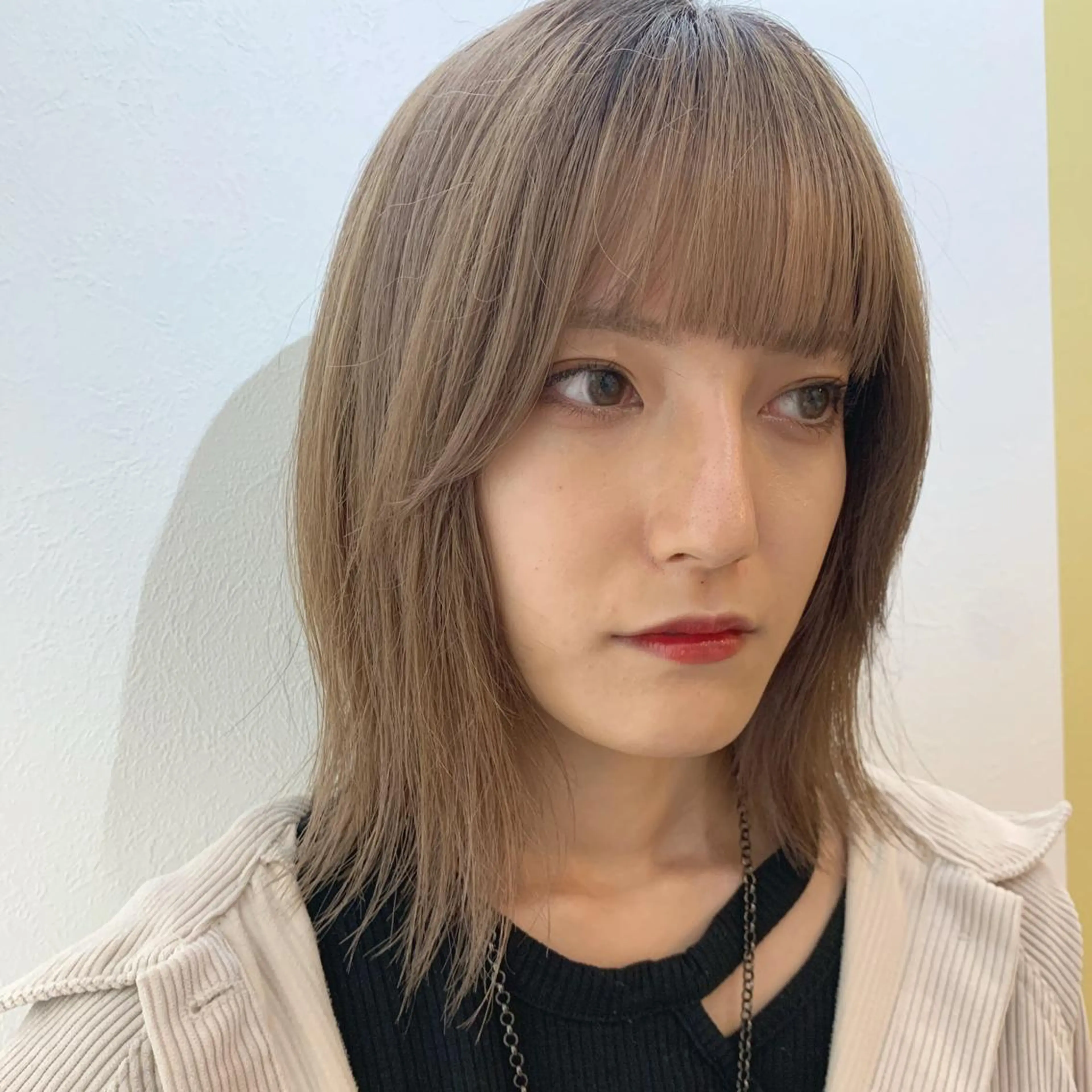 ミディアム カラー ベージュカラー ブリーチ ホワイトベージュ カット ヘアカラー トリートメント hub hair レイヤー/透明感のヘアスタイル