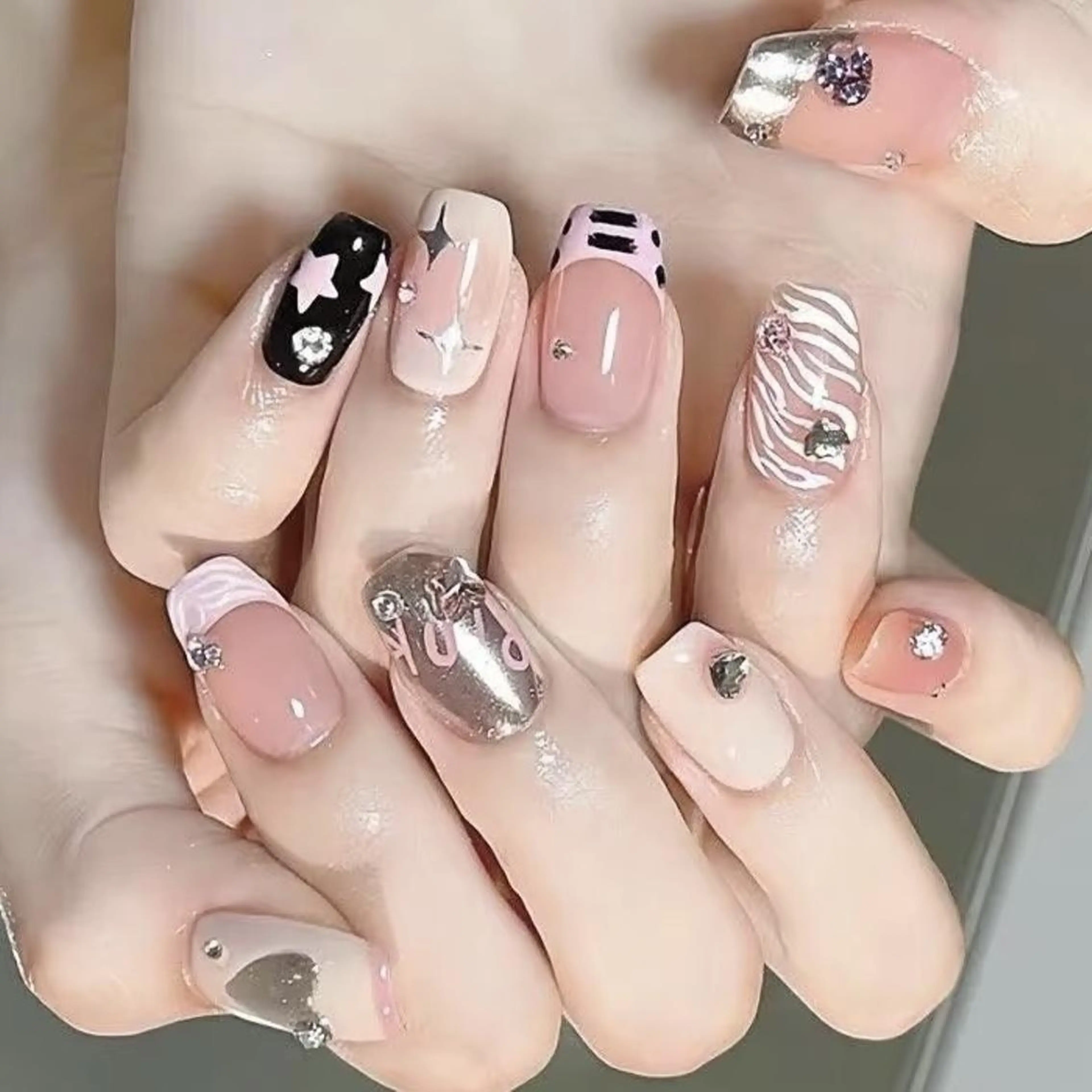 ネイル DEMAIN- 🌹のネイルデザイン