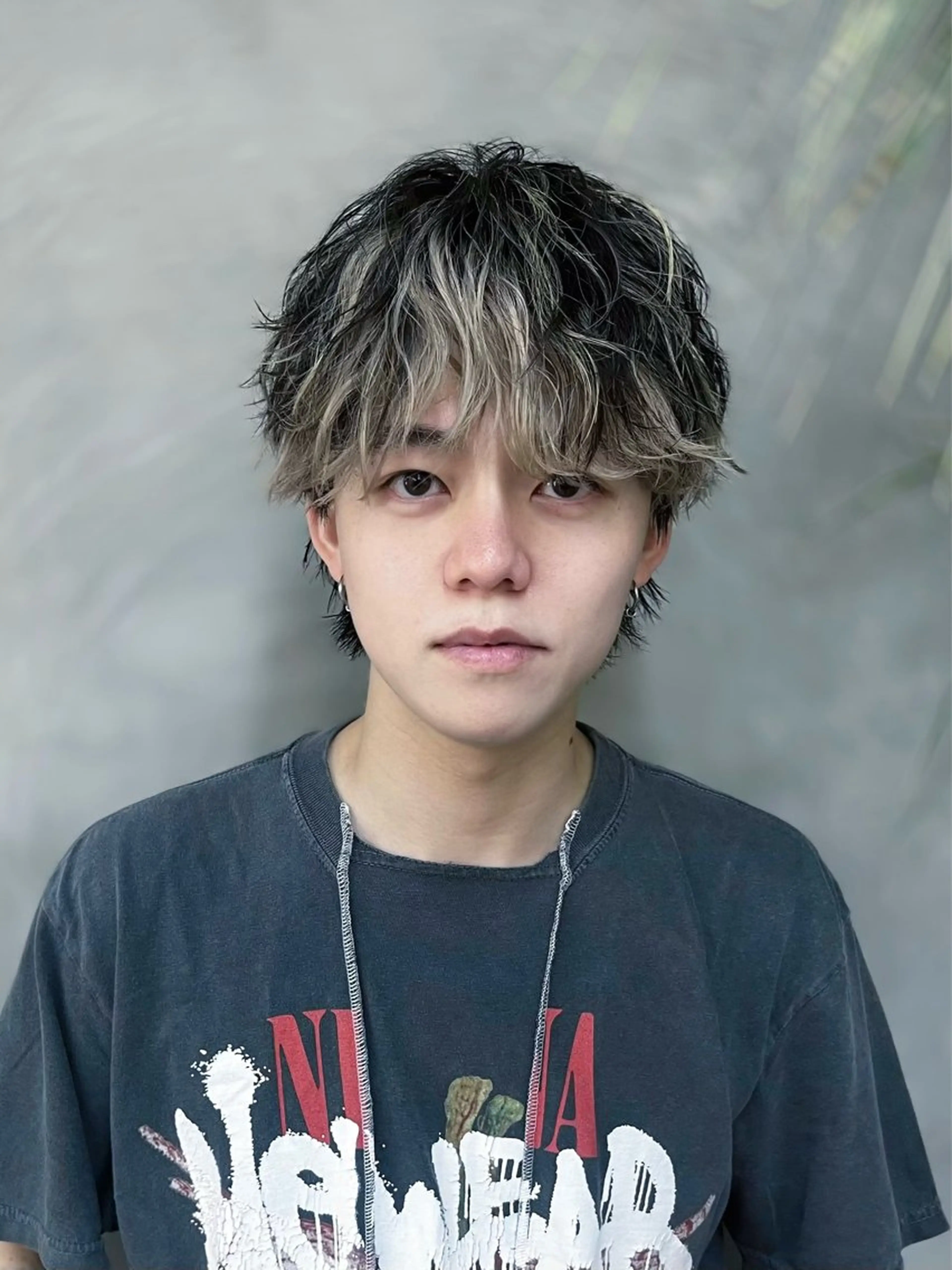 ショート カラー メンズ メンズブリーチ センターパート フェザーパーマ メンズハイライト メンズ韓国風 カット ヘアカラー トリートメント k.e.y銀座店所属・安藤幹人 メンズカット/パーマのヘアスタイル