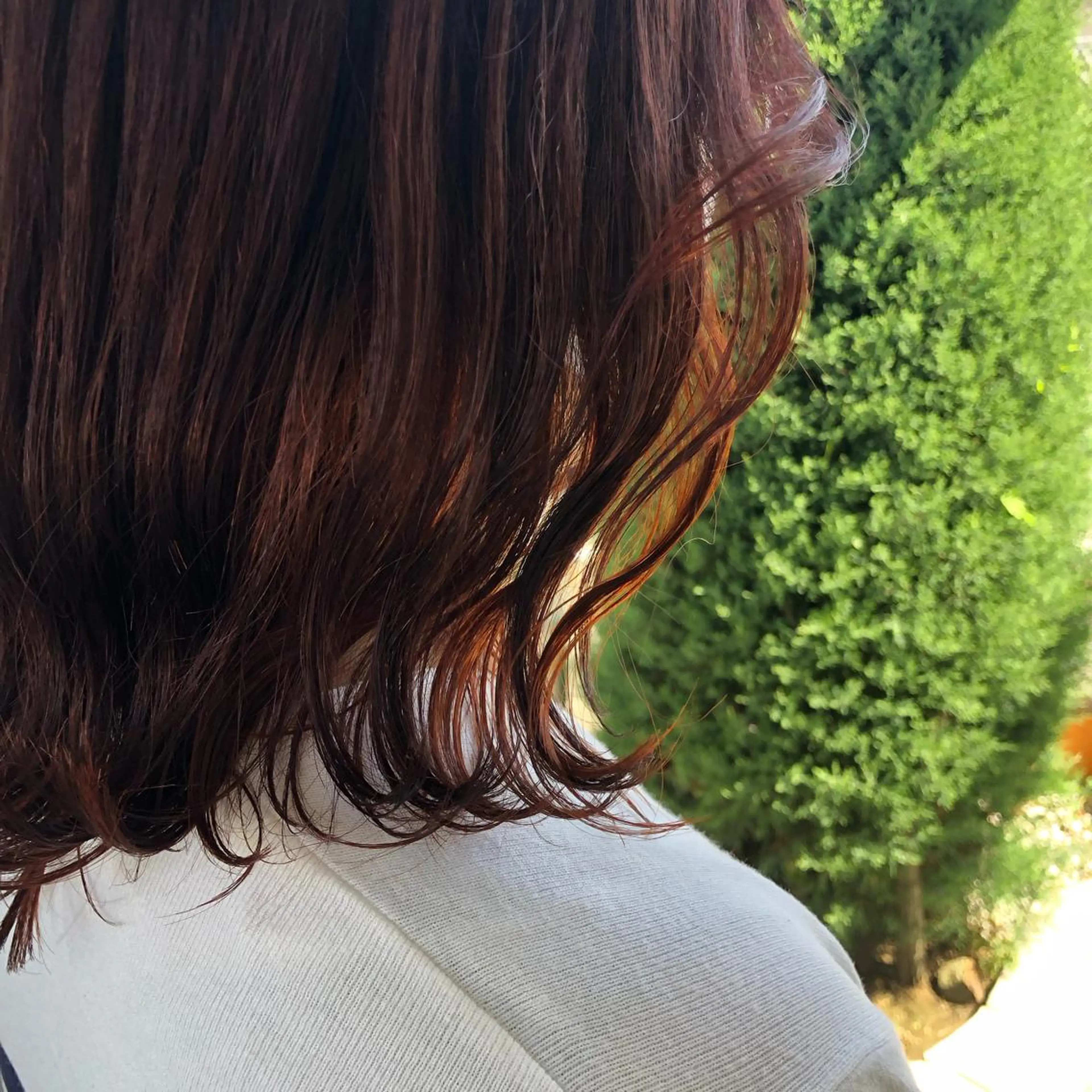 ミディアム カラー ブリーチ ブラウンカラー ブリーチなしカラー オレンジ レッドカラー カット ヘアカラー 岩戸優奈 束感まつげ ピンク/ベージュのヘアスタイル