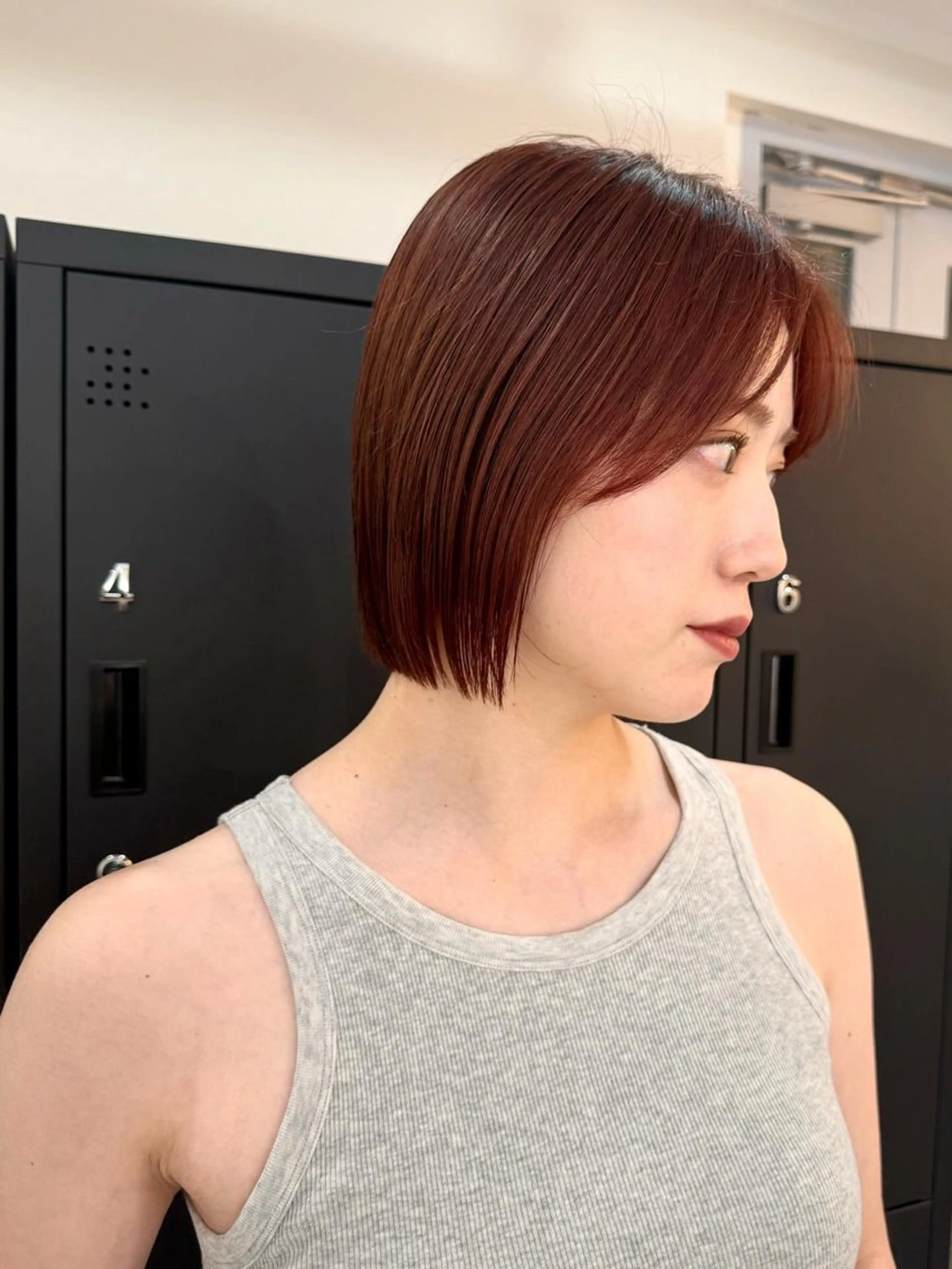 ミディアム ボブ カット ヘアカラー トリートメント 須藤 優真 切りっぱなしボブのヘアスタイル