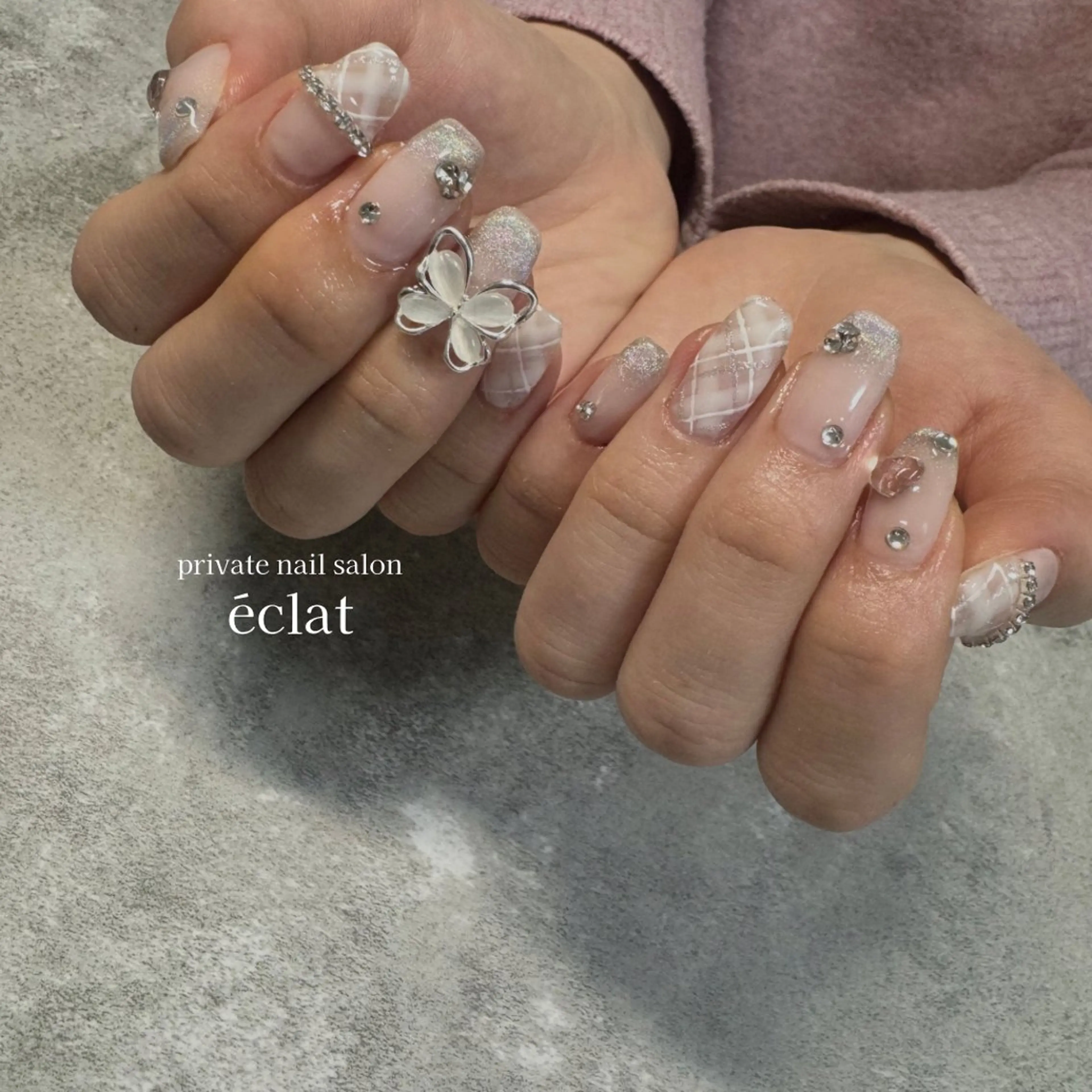 ネイル キラキラネイル 持ち込み ワンホンネイル nailsalon éclatのネイルデザイン