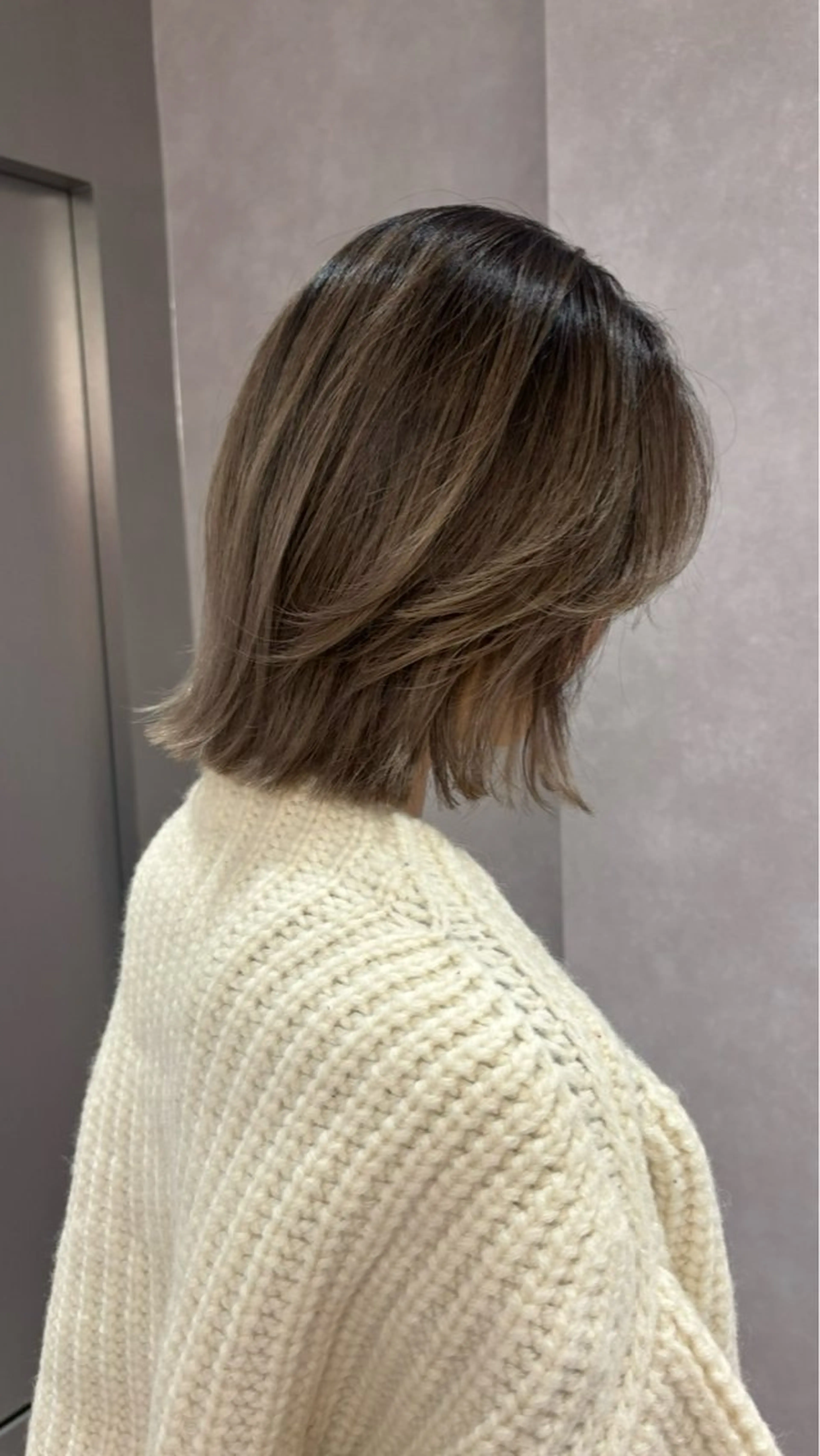 ミディアム ボブ レイヤーカット ブリーチ/ハイトーン /大人バレイヤージュのヘアスタイル