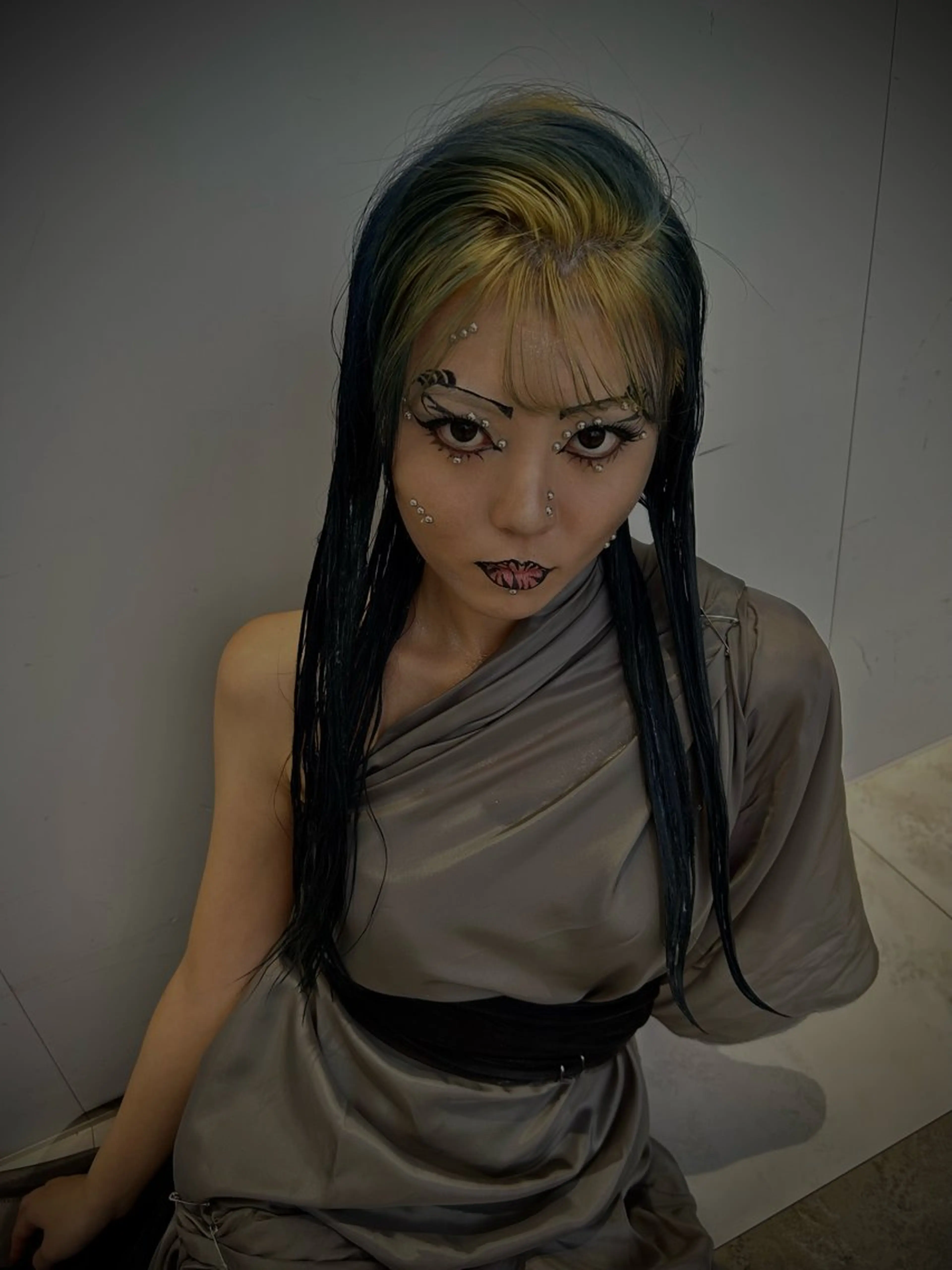 ロング カラー 海外カラー白髪ぼかし ティファニーサユリのヘアスタイル