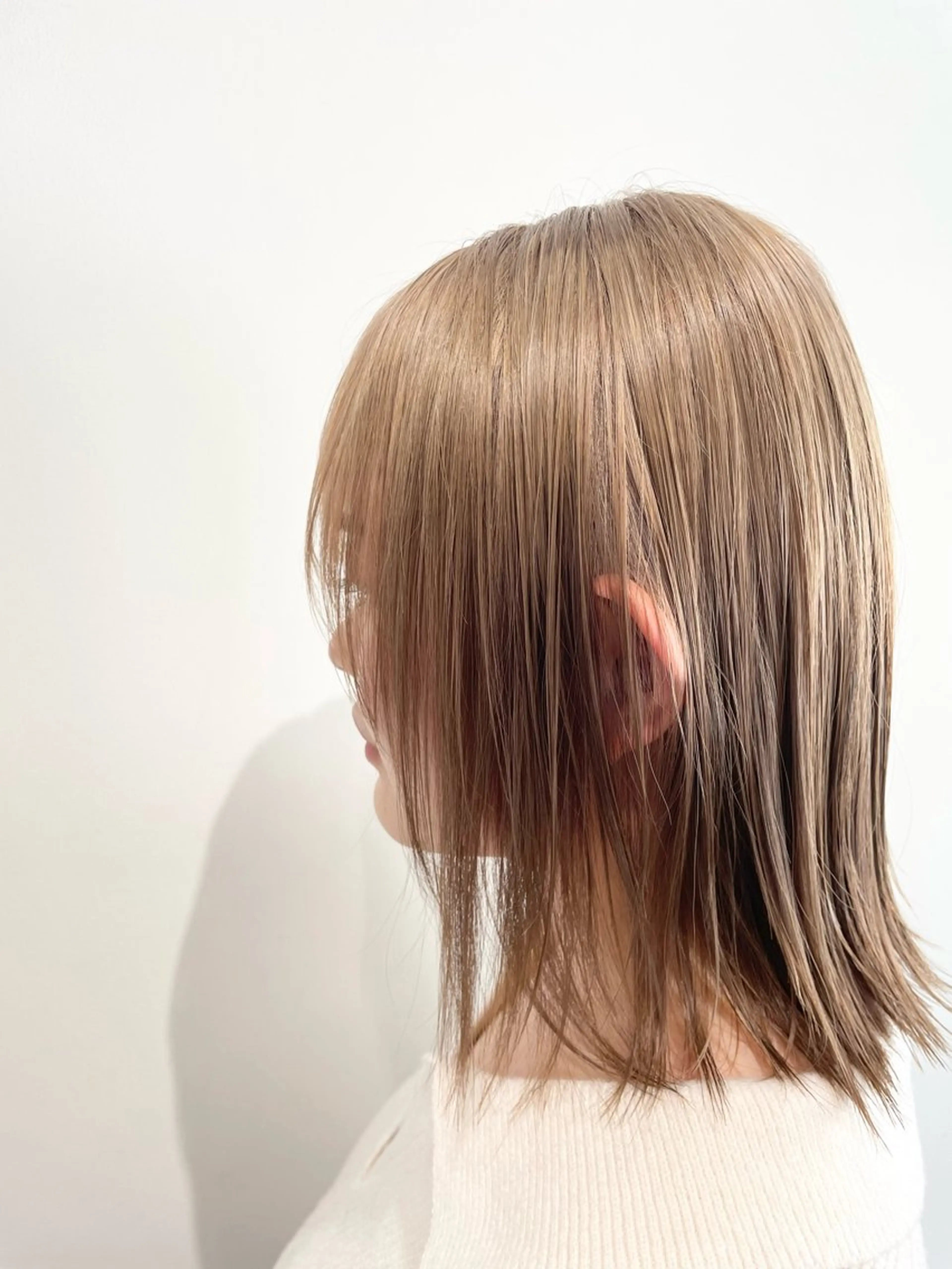 セミロング カラー ベージュカラー ブリーチ ミルクティーベージュ カット ヘアカラー unsung所属・韓国風◎　田中 勇也のヘアスタイル