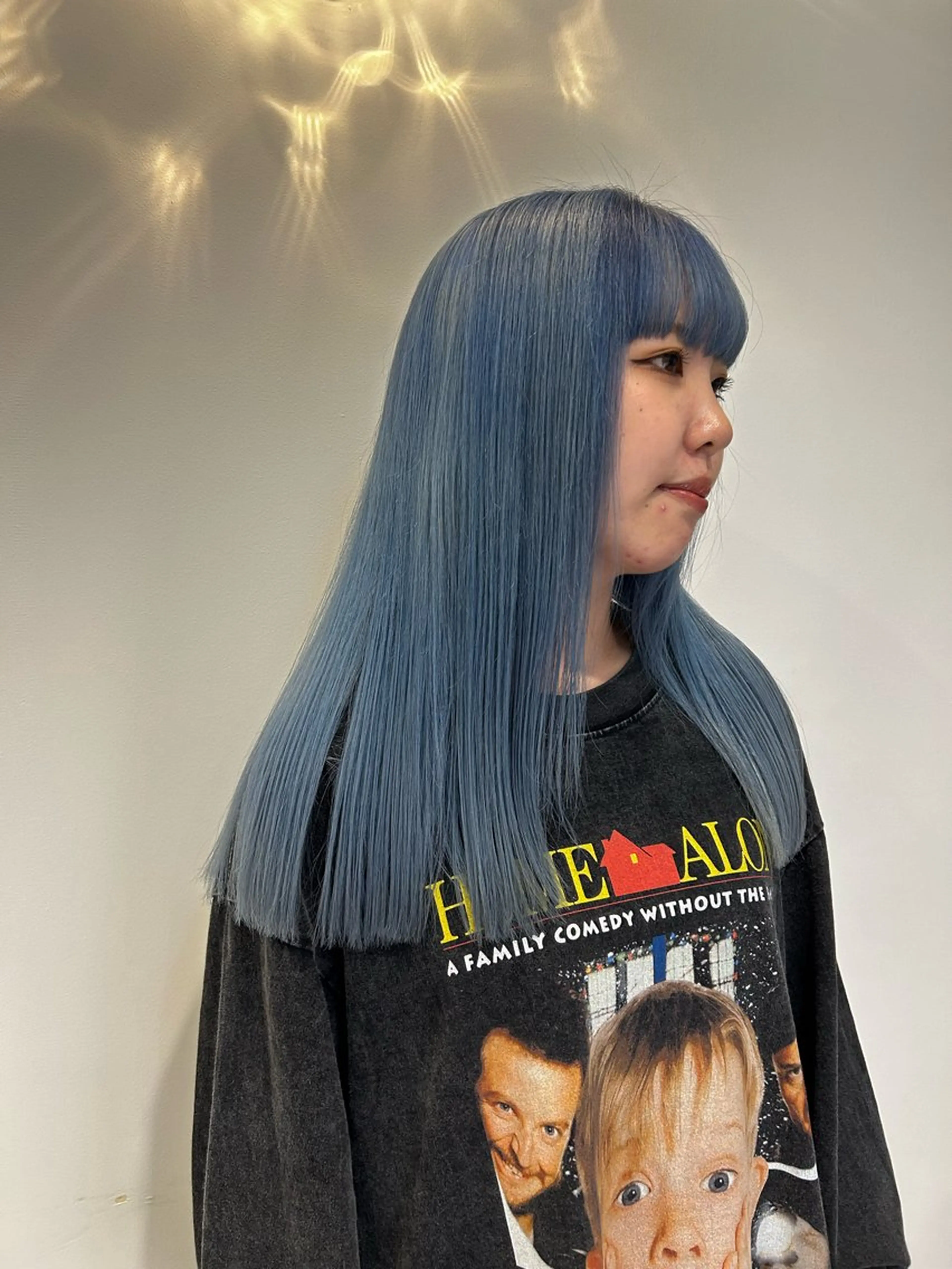 ロング カラー ブリーチ ブルーカラー カット ヘアカラー 堀田 柊のヘアスタイル