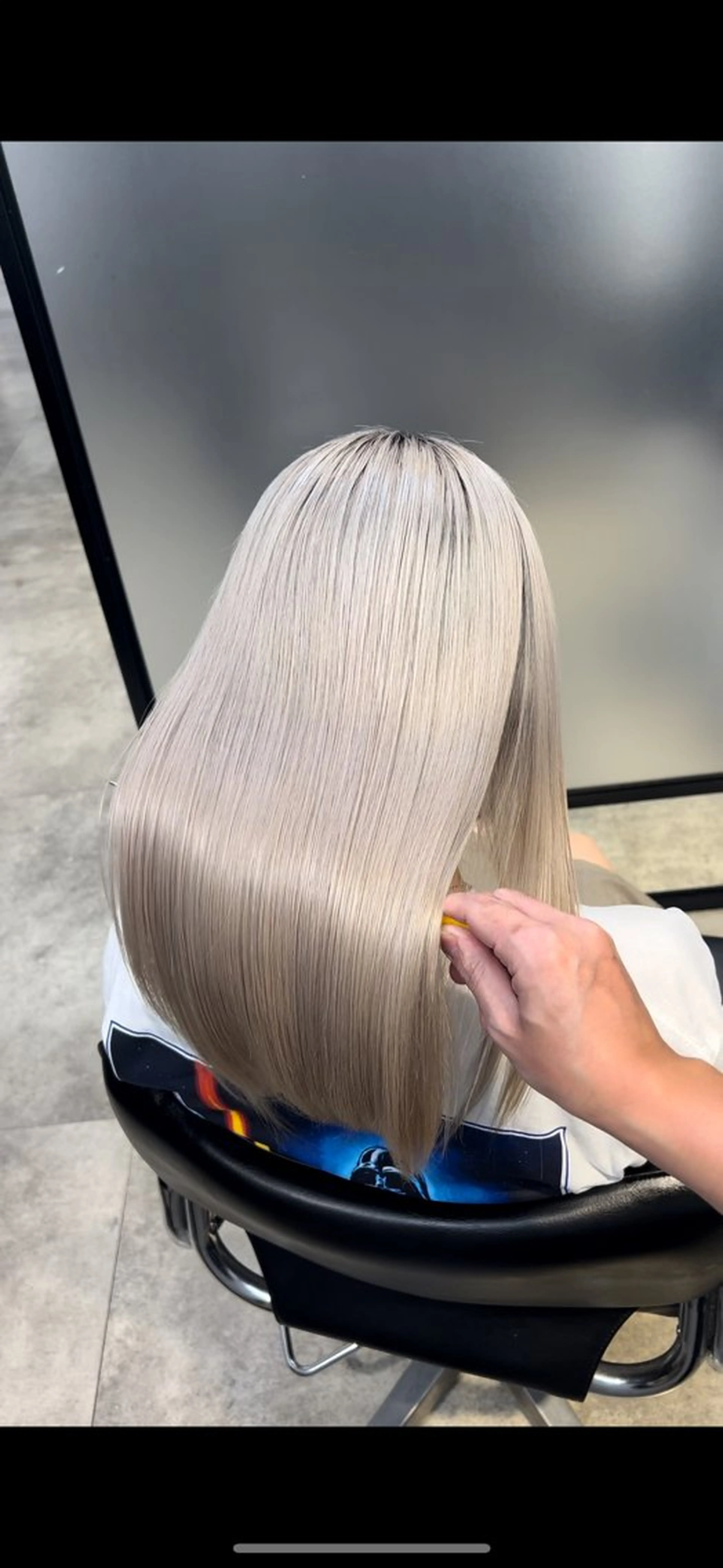 セミロング カラー ヘアカラー 及川シゲル 髪質改善講師のヘアスタイル