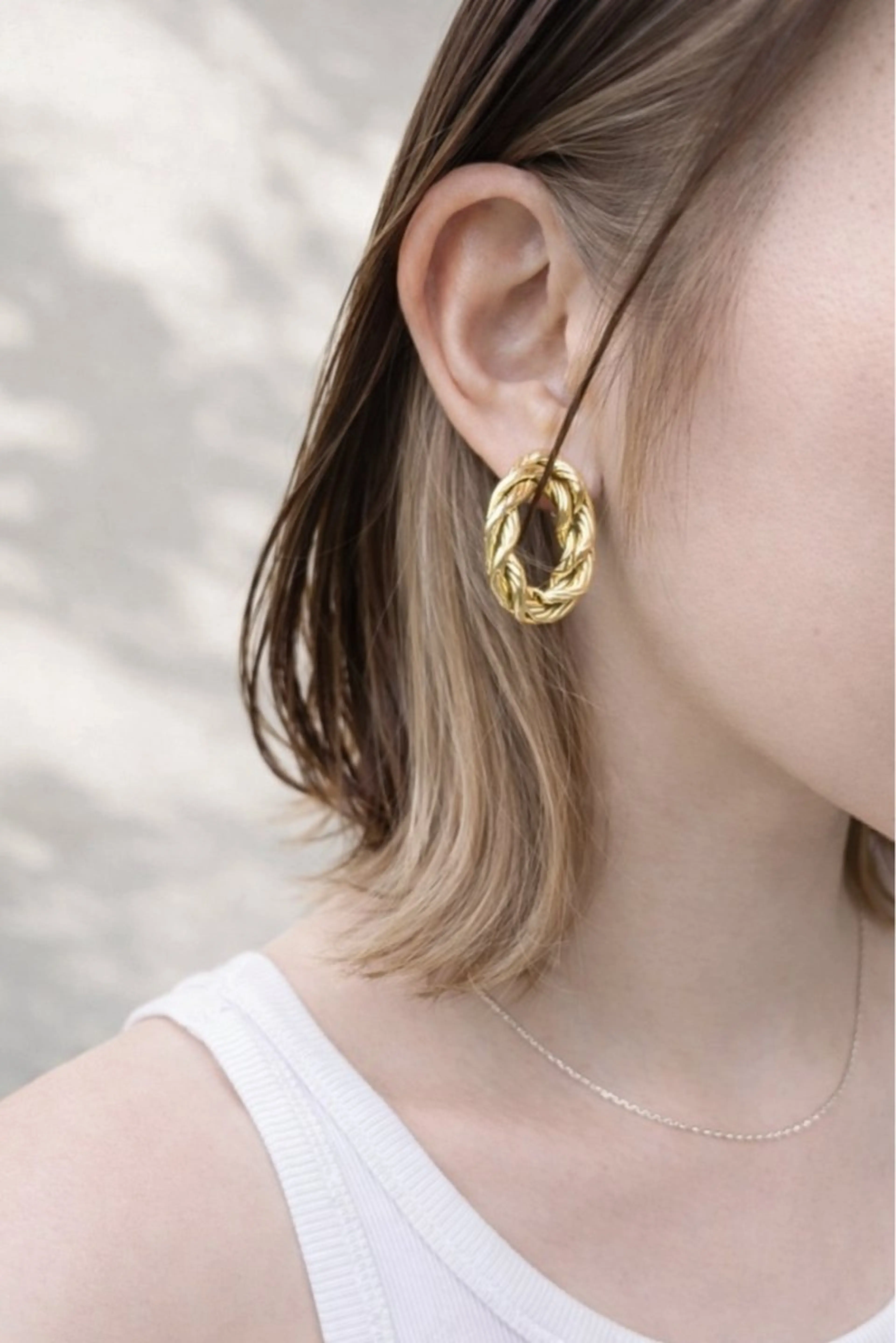 イヤリングカラー(ケアブリーチ使用)+2ステップトリートメント(白髪染めをされている方にもおすすめ)※カットなしの写真