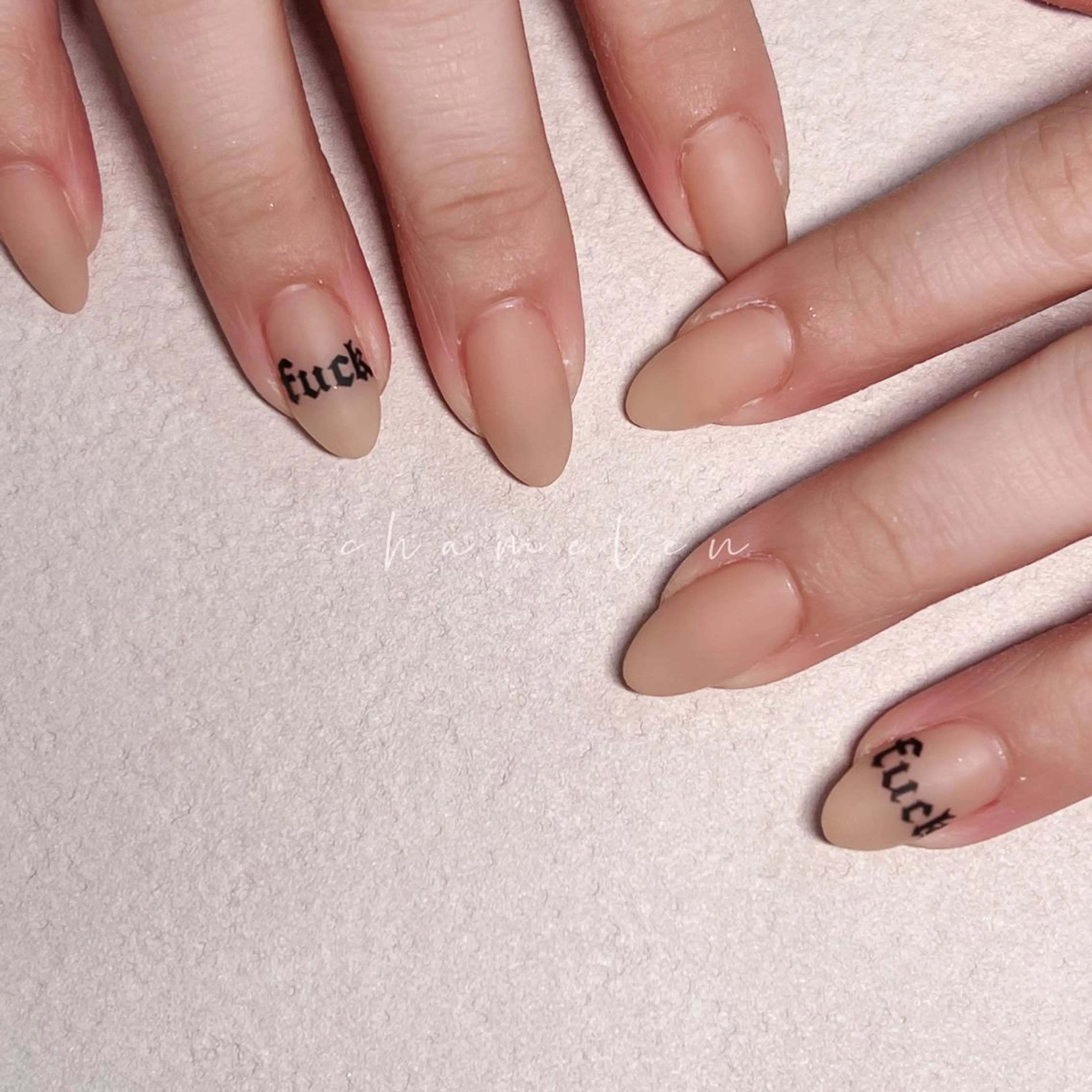 ネイル アートネイル ハンドネイル 《カメレオン》 西田美輝のヘアスタイル