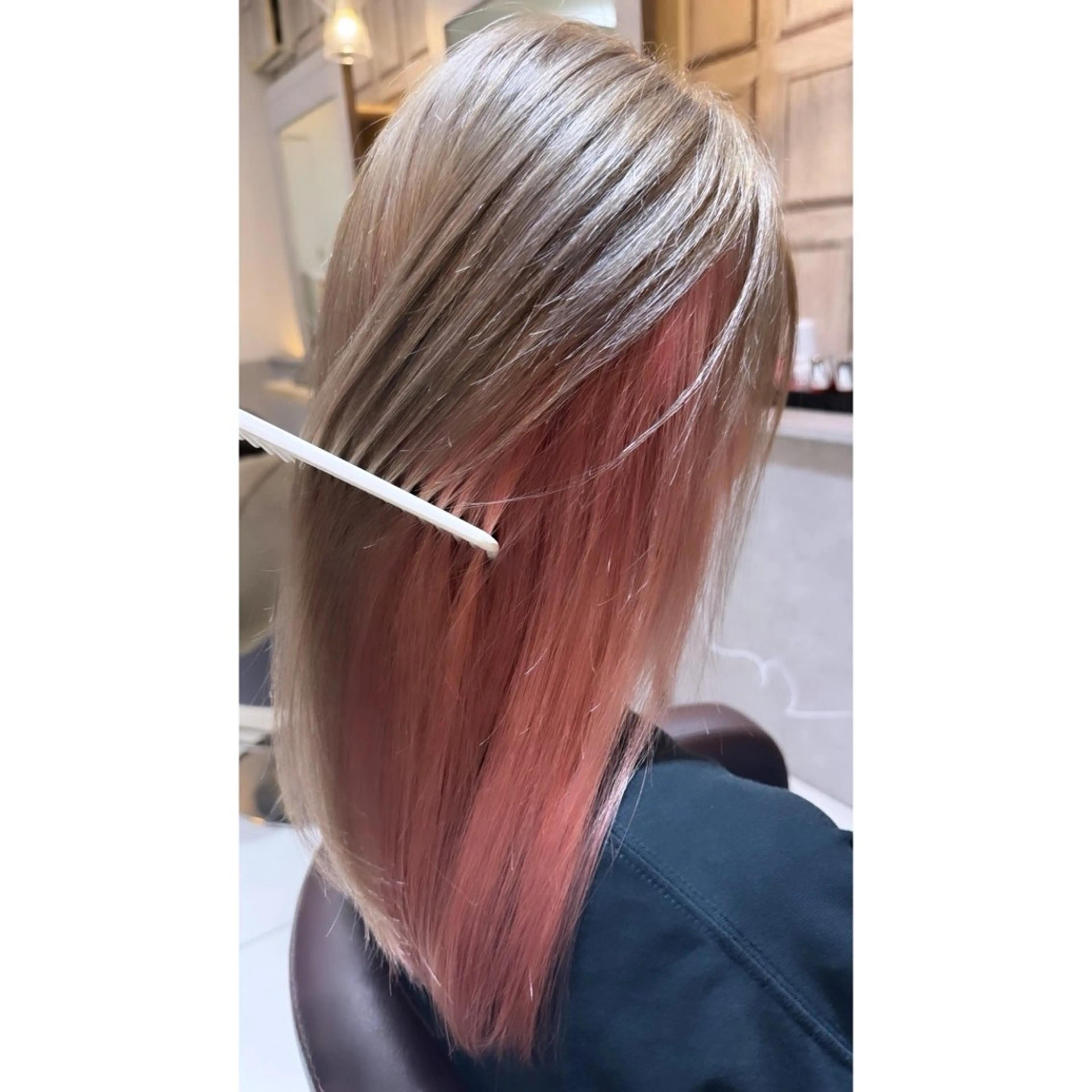 セミロング カラー ブリーチ デザインカラー インナーカラー ピンクカラー カット ヘアカラー トリートメント beaute錦糸町 🦖⋆͛yuka💚のヘアスタイル