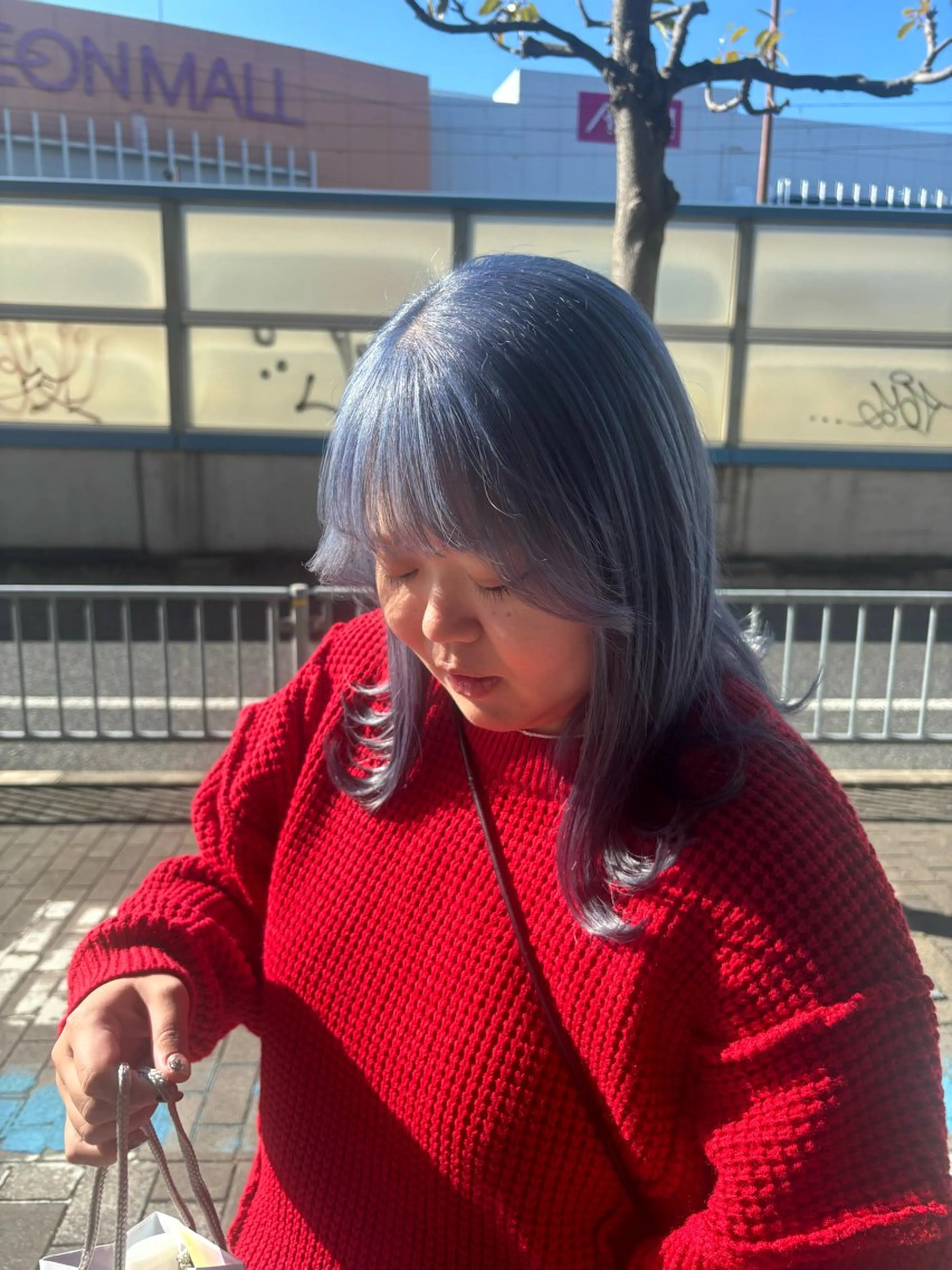 ミディアム カラー 栗林 茉那のヘアスタイル