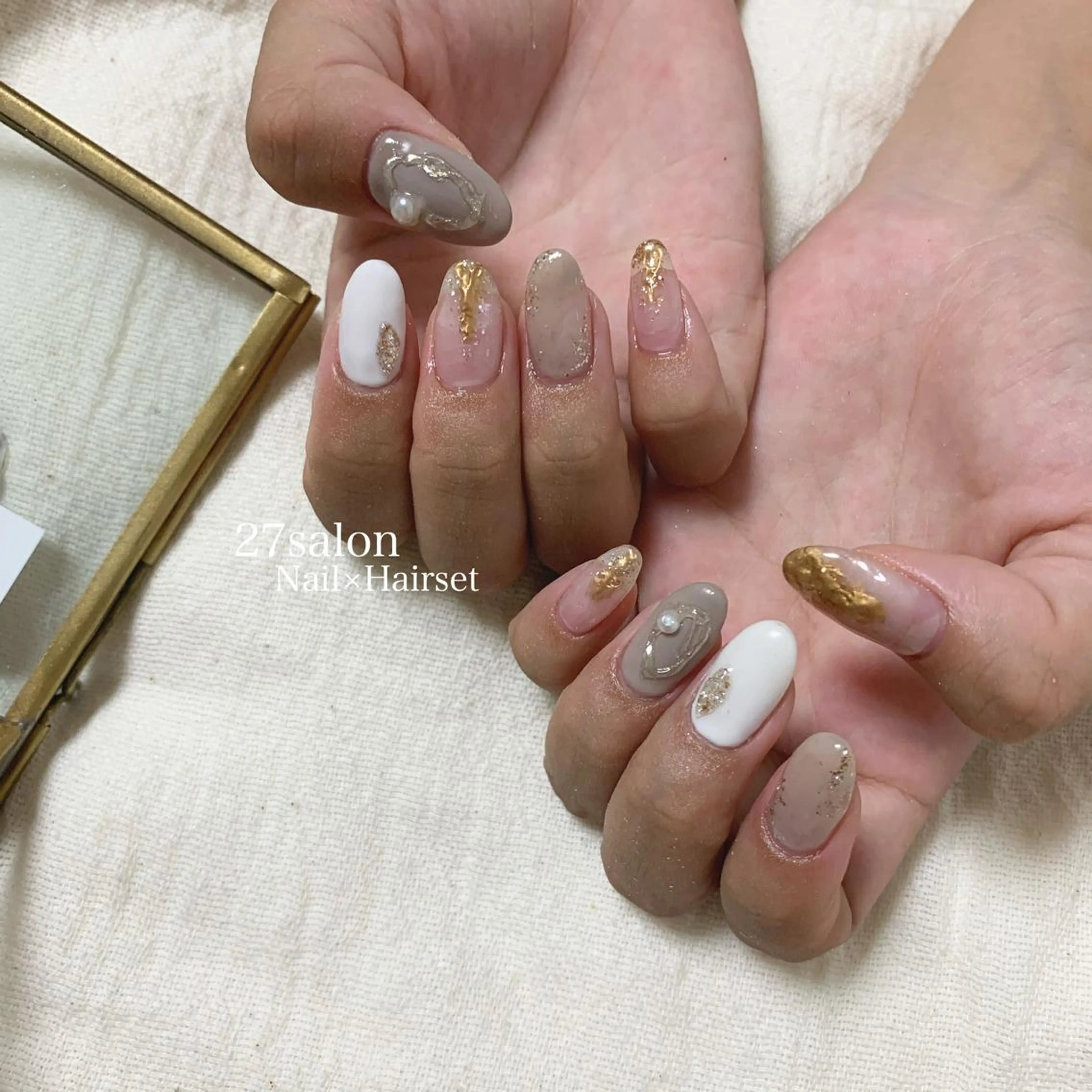 ネイル ミラーネイル ニュアンスネイル ホワイト 27salon yuinaのネイルデザイン