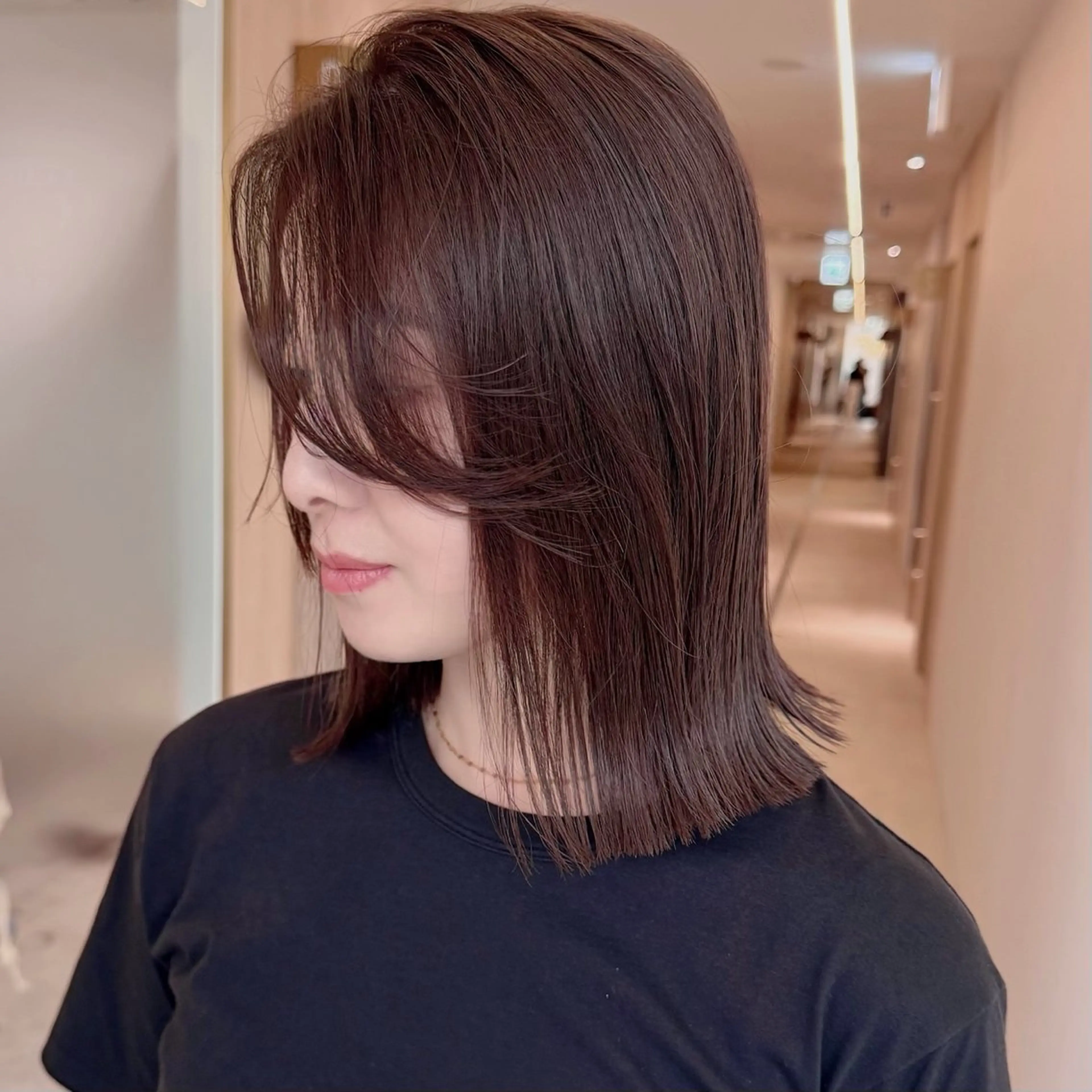 ミディアム foto所属・𝐁𝐋𝐔𝐄𝐓 /カット特化/新宿のヘアスタイル