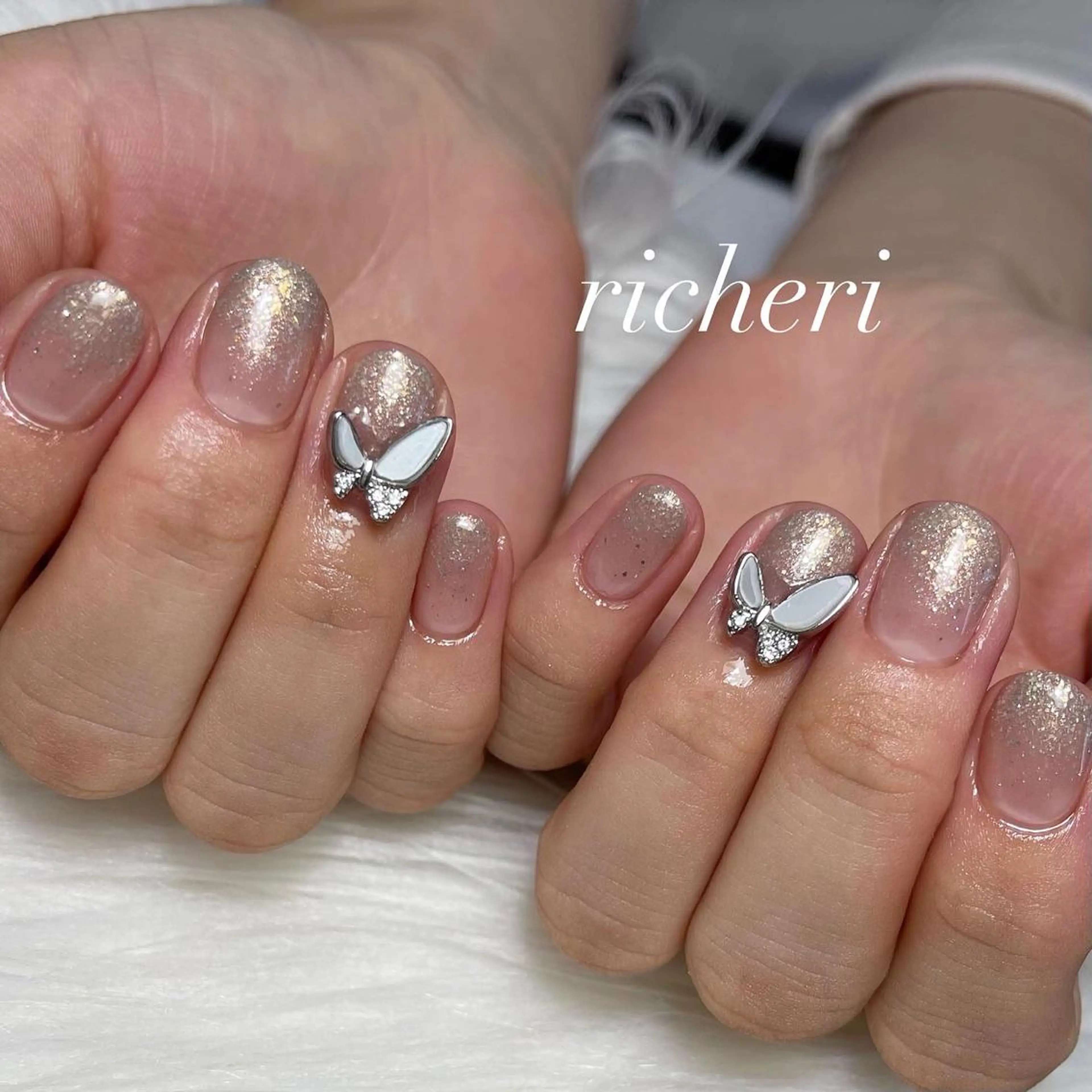 ミディアム ネイル 韓国風ヘア アートネイル フレンチネイル ジェルネイル ガラスフレンチ richeri beautyのエステ・リラクイメージ