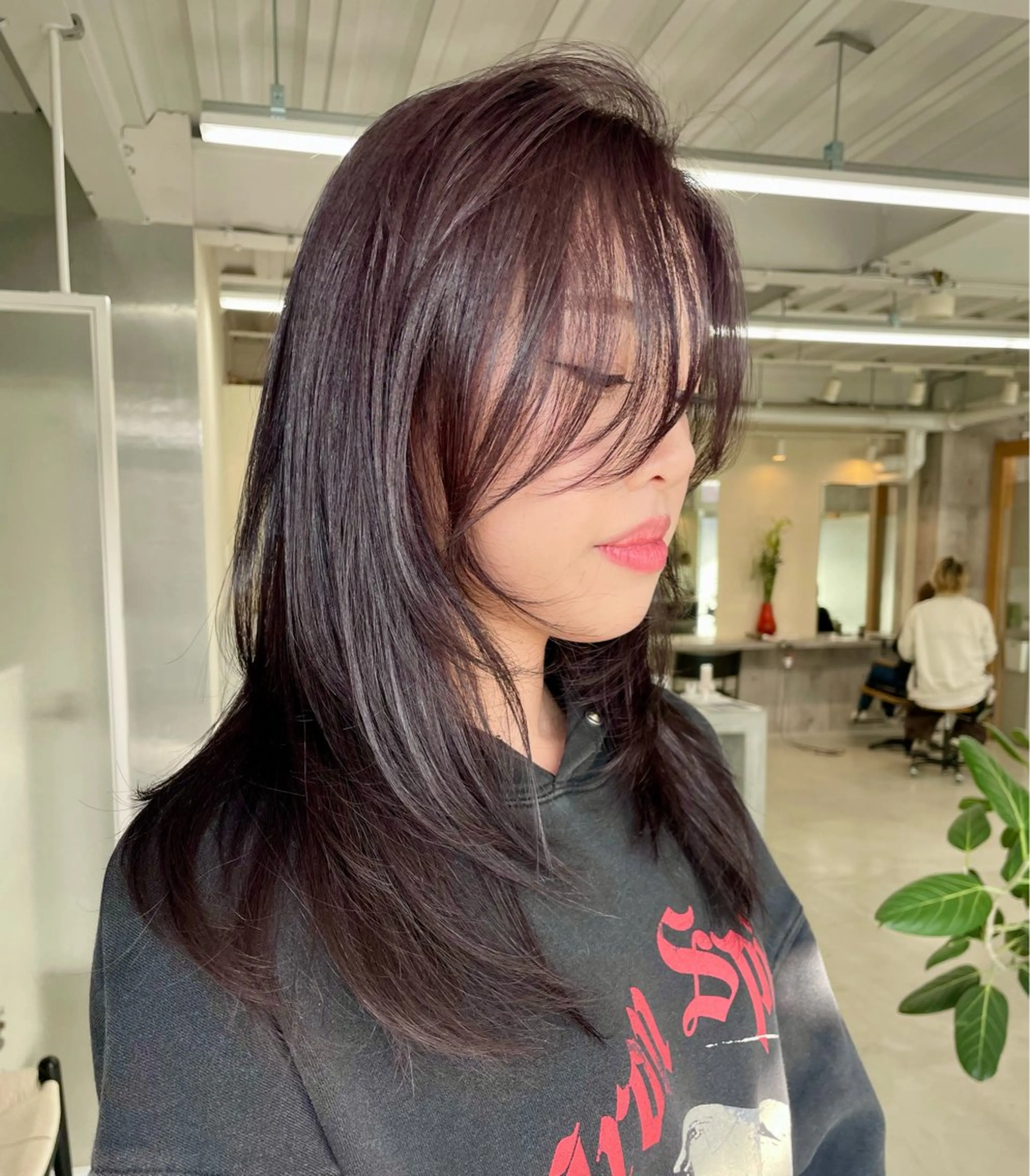 セミロング カラー ディープラベンダー ラベンダーカラー レイヤーカット カット ヘアカラー 錦 茉李 @lm.mari03のヘアスタイル