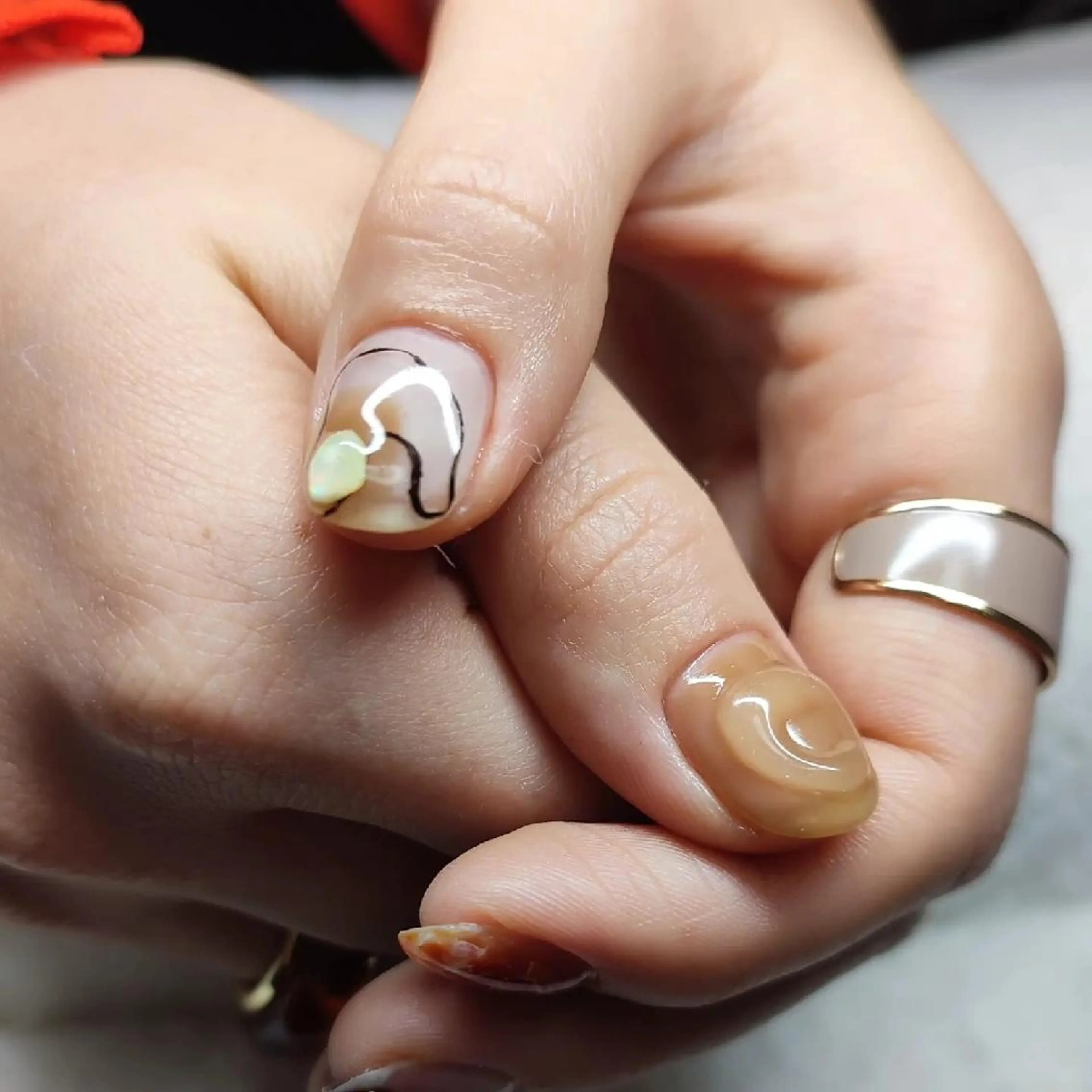 ネイル ハンドネイル RUNWAY 　　の眉毛・アイブロウイメージ