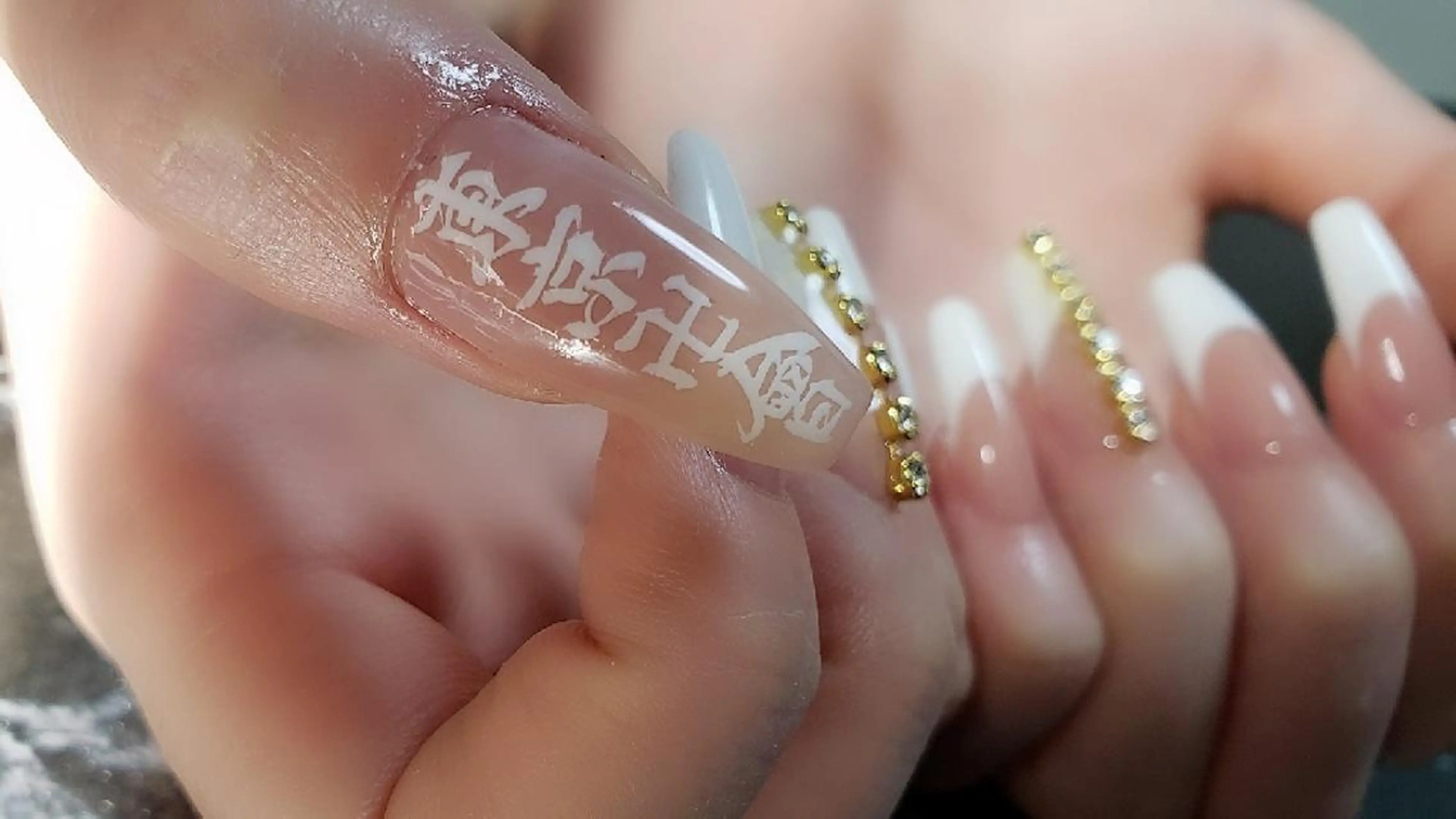 ミディアム ネイル ハンドネイル クロキ 。のネイルデザイン