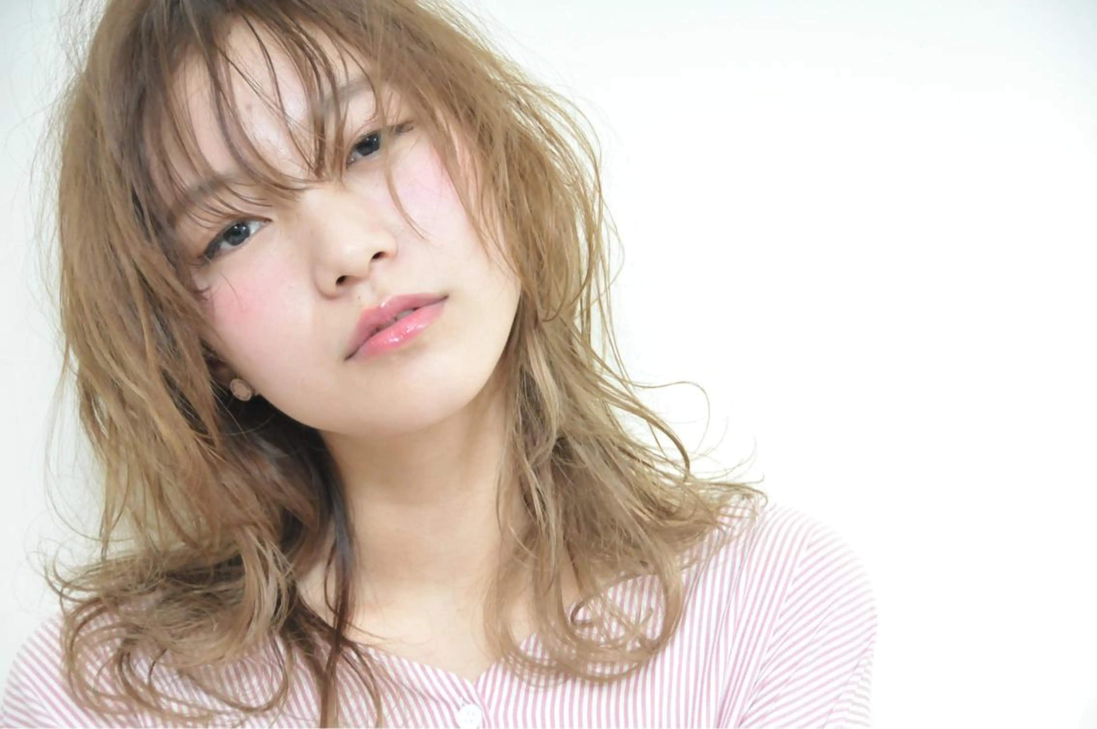 ミディアム カラー 似合わせカット カット ヘアカラー トリートメント Neolive caffのヘアスタイル