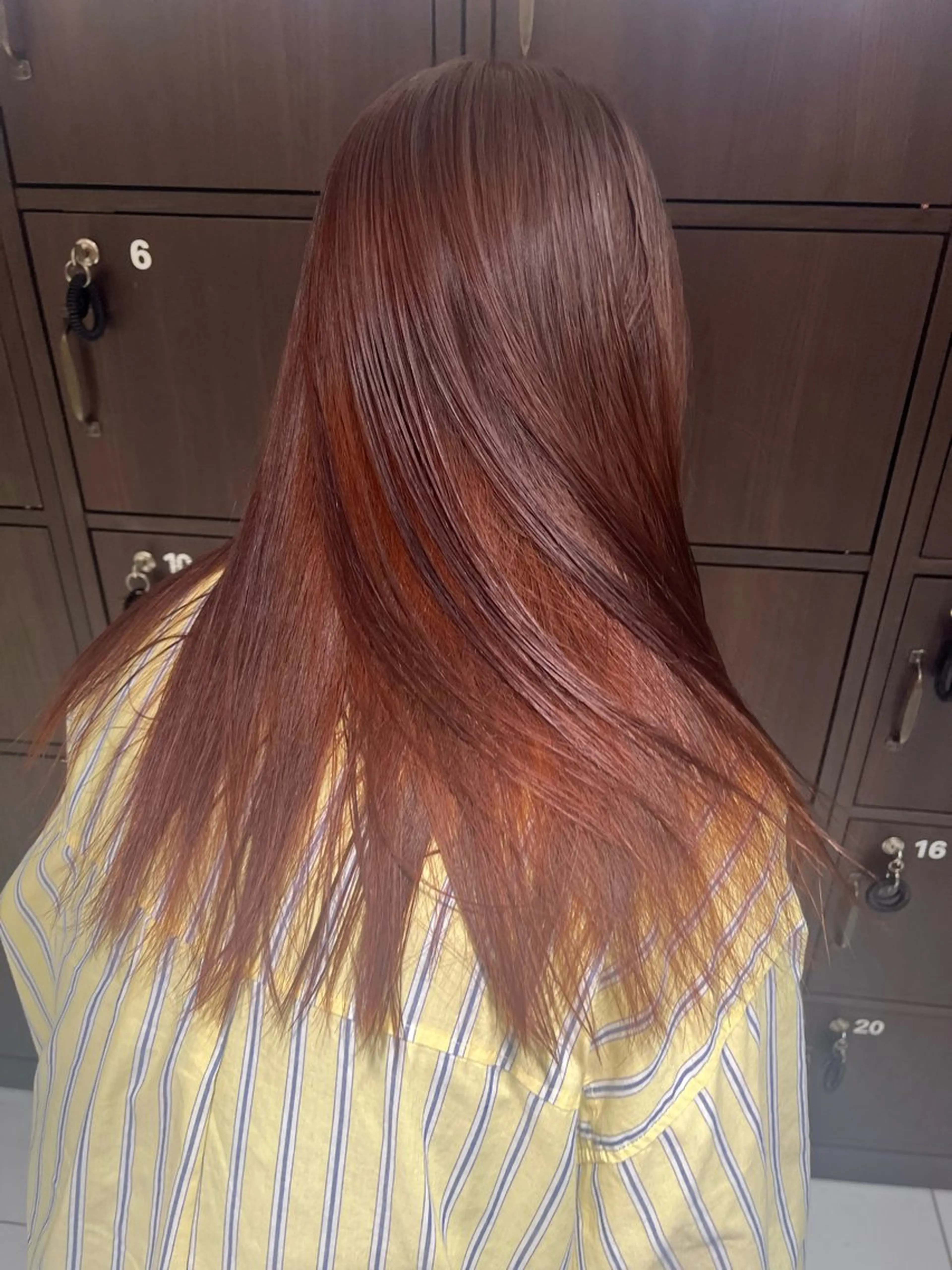 ロング カラー オレンジ ヘアカラー 泉澤 風花のヘアスタイル