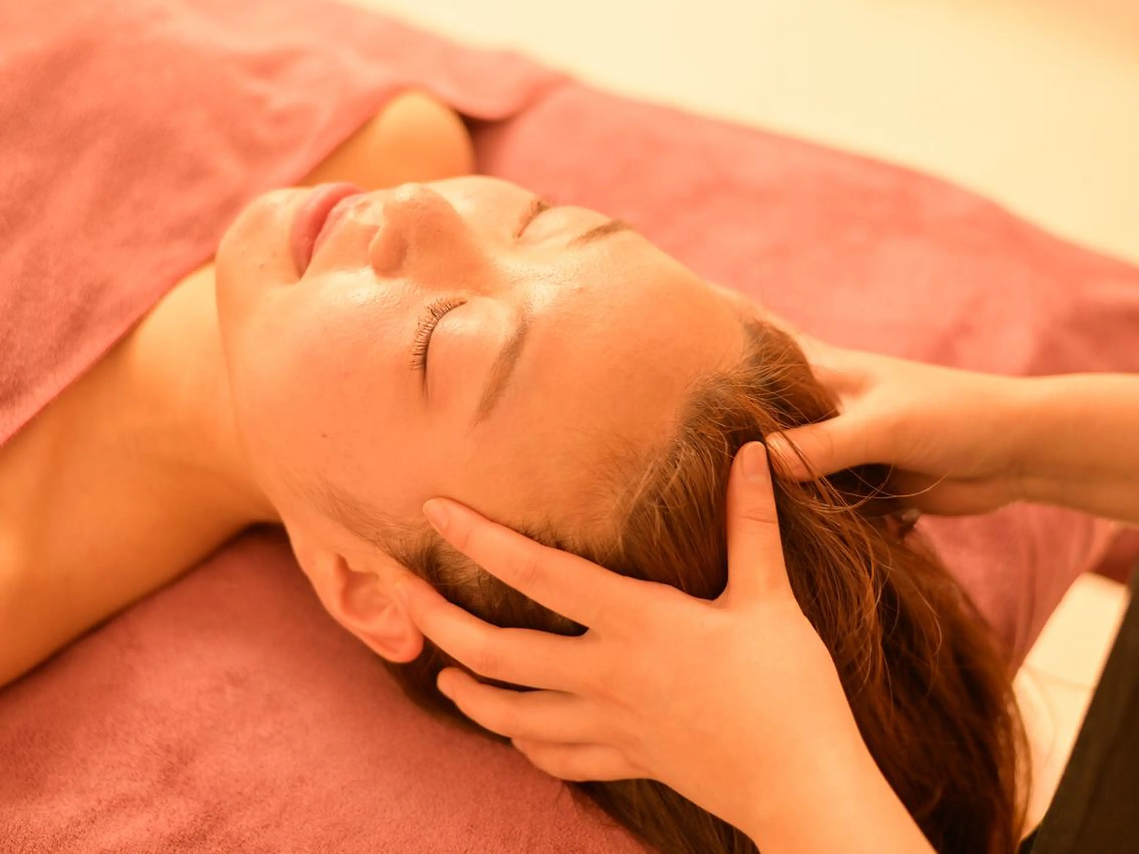 【慢性的な首・肩こり】全身リンパドレナージュ&筋膜肩甲骨はがし+腸セラピー+ドライヘッドスパ 90分の写真