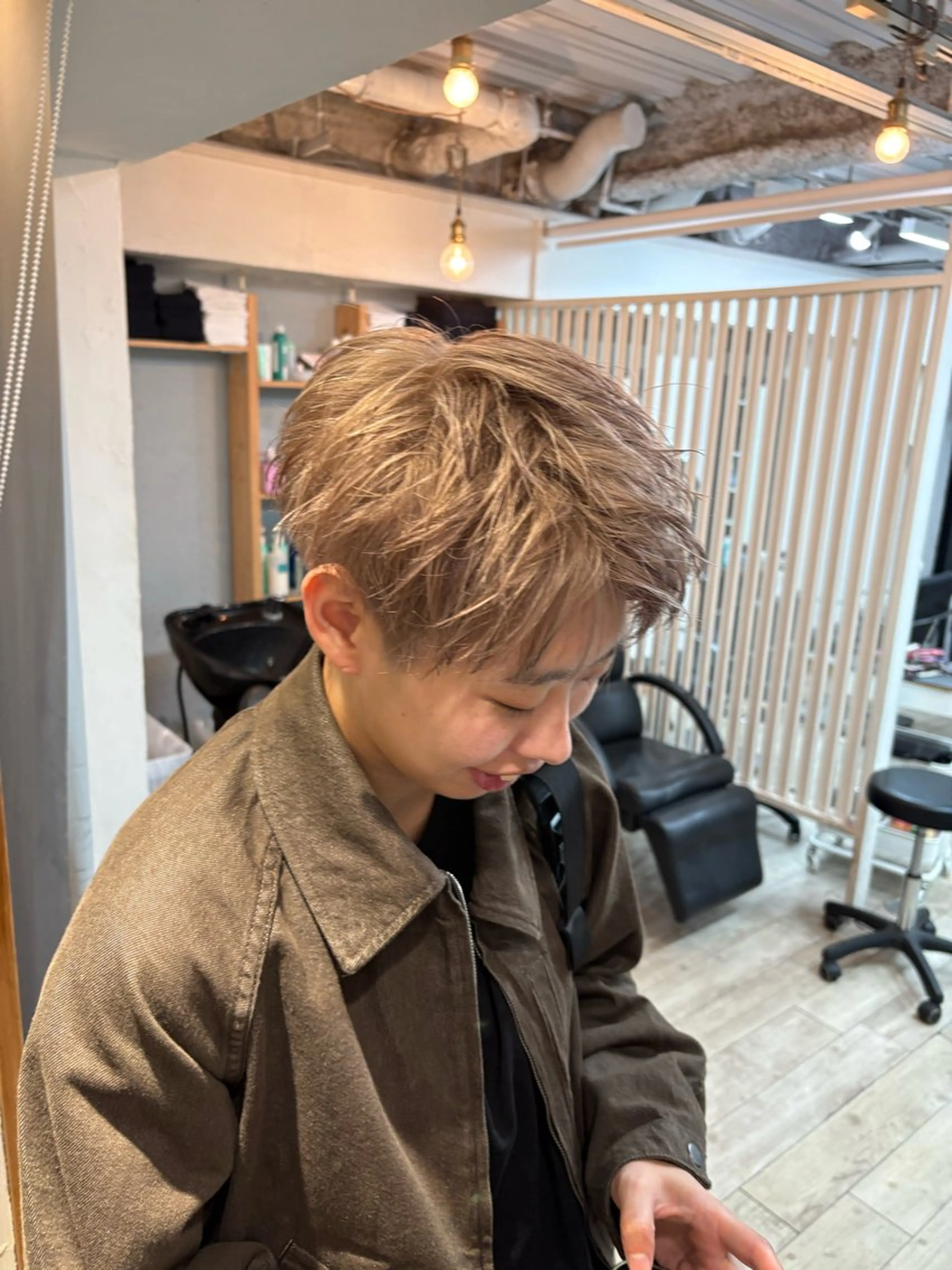 カラー メンズ ベージュカラー ミルクティーベージュ ヘアカラー メンズハイトーン特化 てるぼうのヘアスタイル