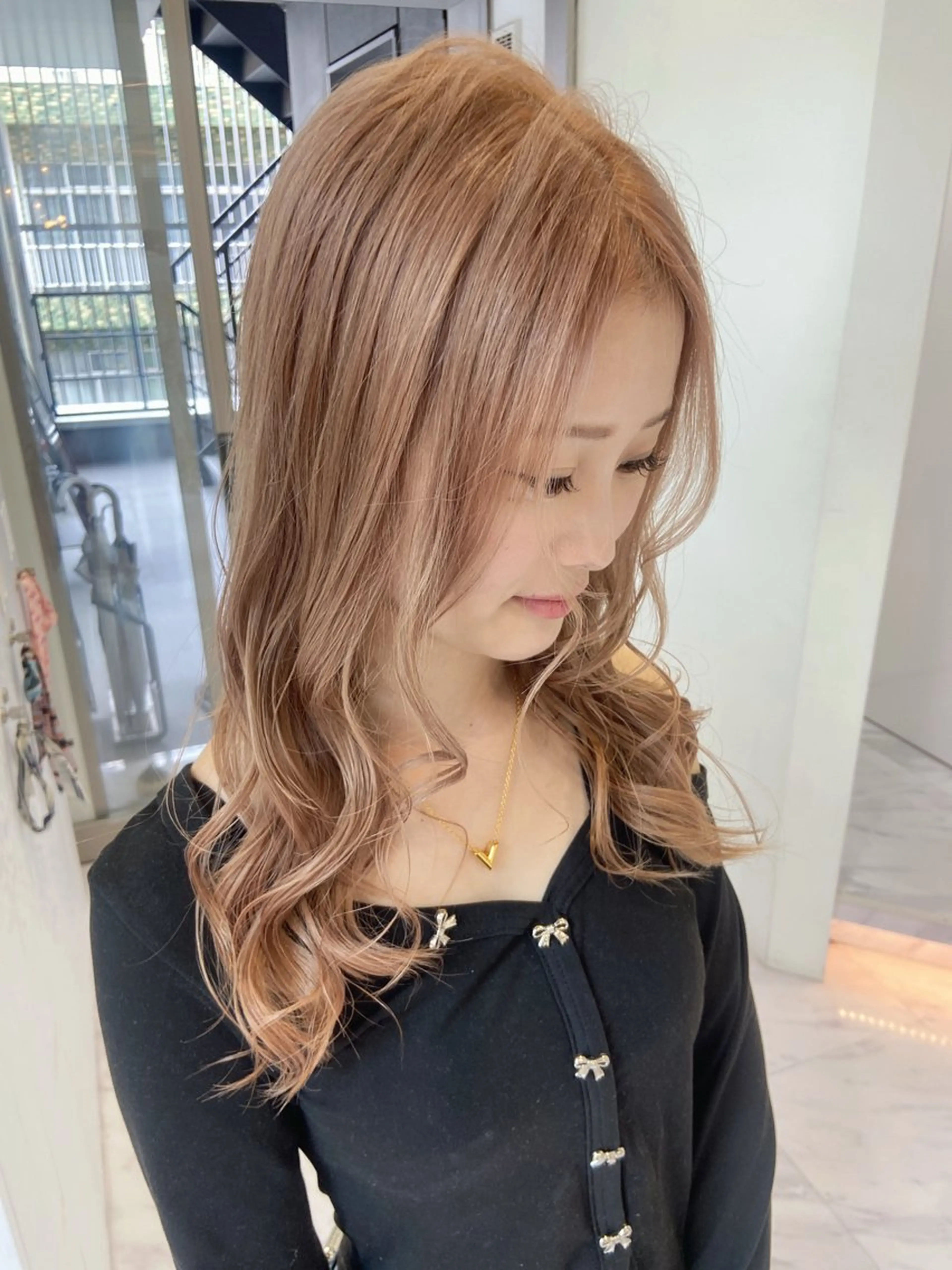 ミディアム カラー ベージュカラー ミルクティーベージュ オレンジ カット ヘアカラー トリートメント 名駅/ハイトーン /Y2k/YUNAのヘアスタイル