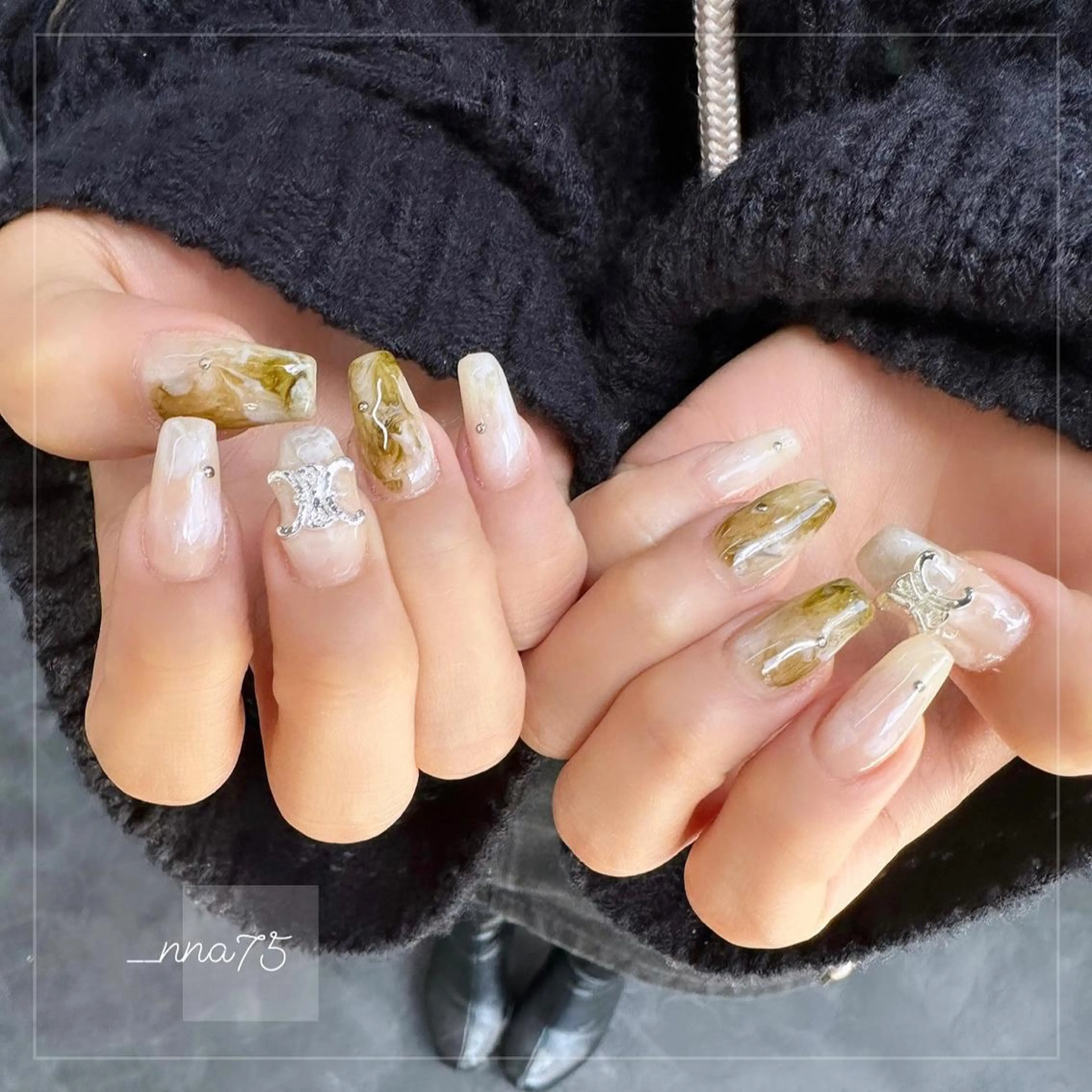 ネイル ハンドネイル GRANDE OSU Anna 🧸💛のネイルデザイン