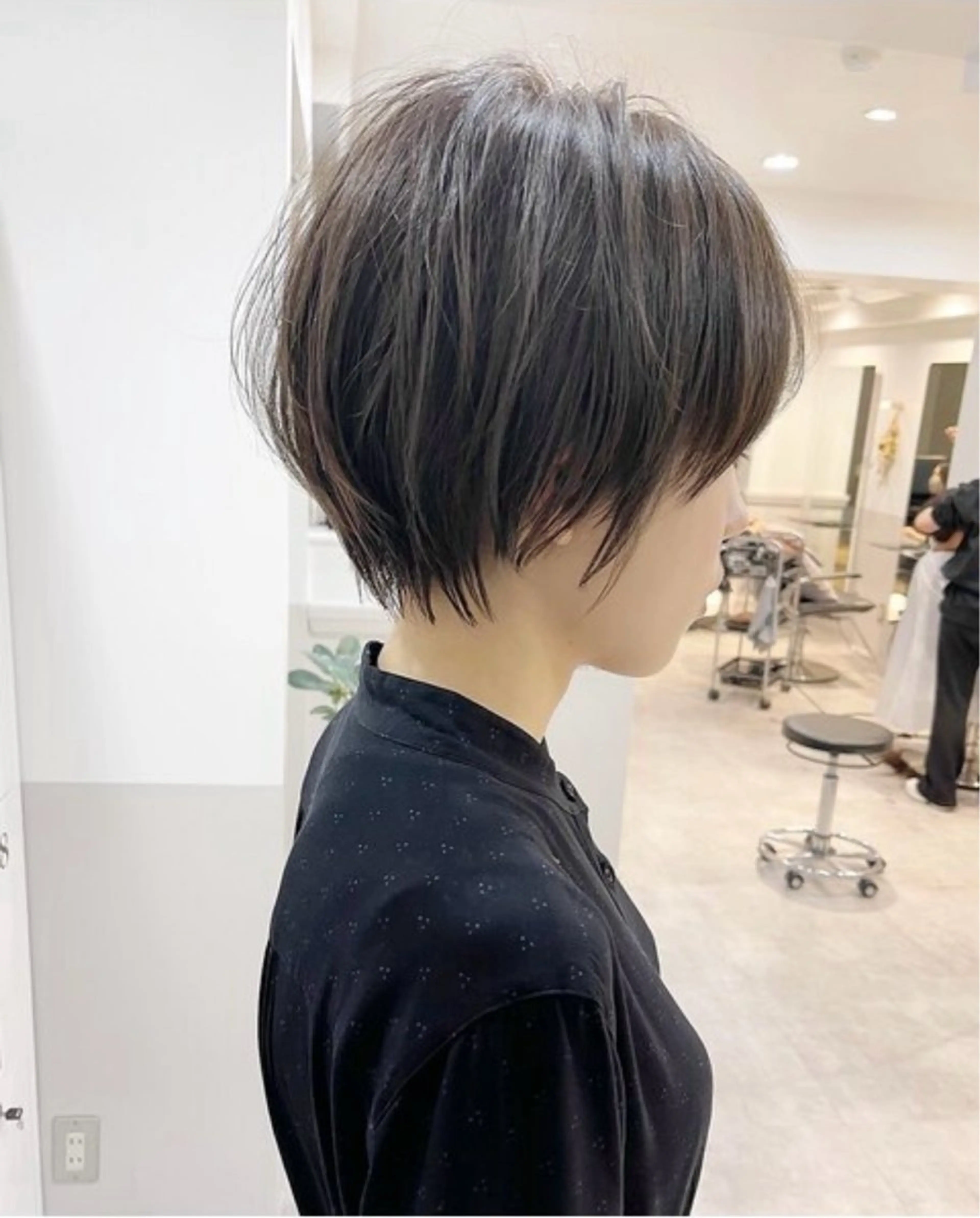 ショート 前下がりボブ ショートボブ ハンサムショート アッシュ アッシュグレー 🎀暖色カラー／ボブ 🎀MOMONAのヘアスタイル