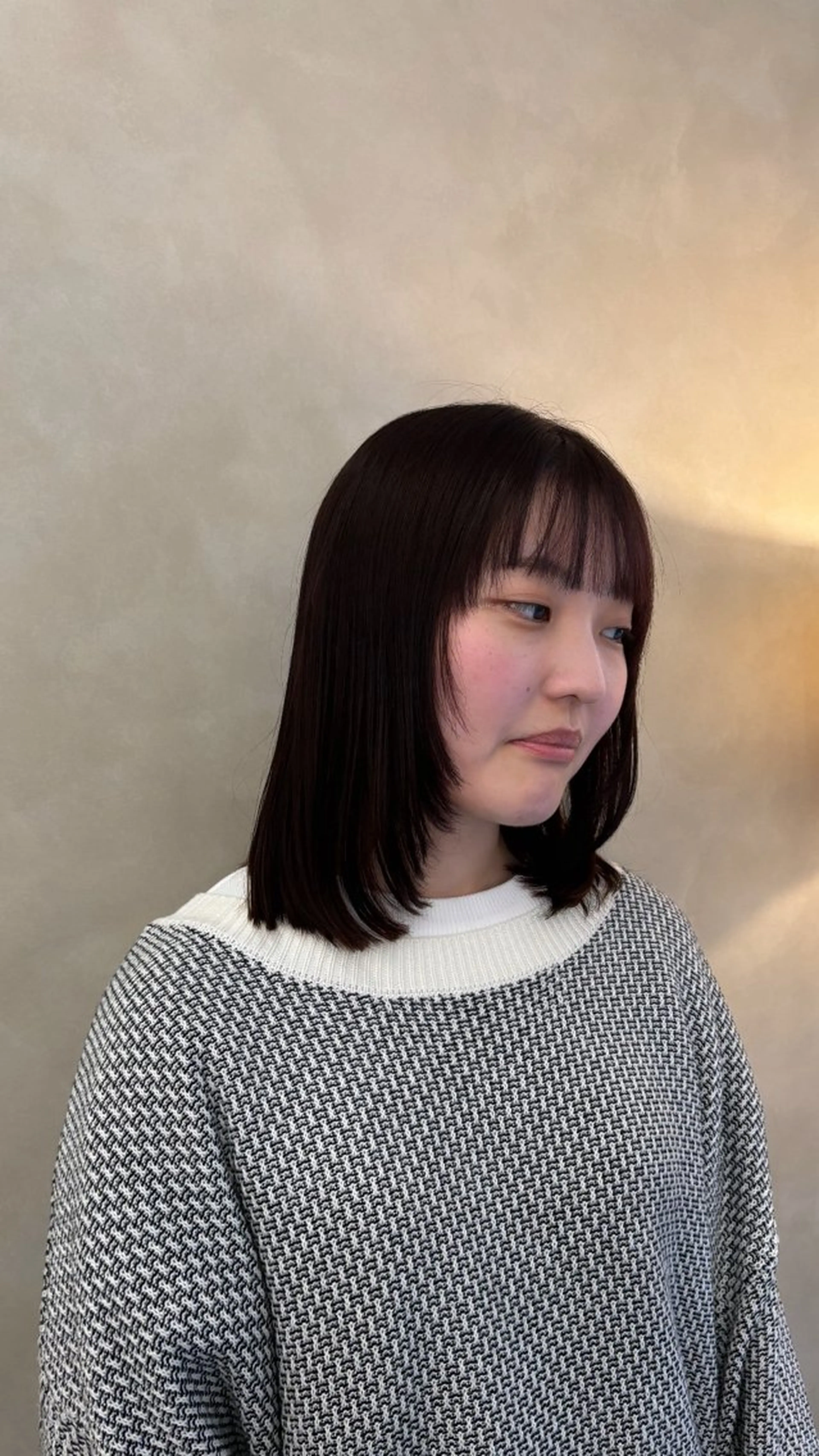 ミディアム 顔まわりレイヤー レイヤーカット ワイズミ モモカのヘアスタイル