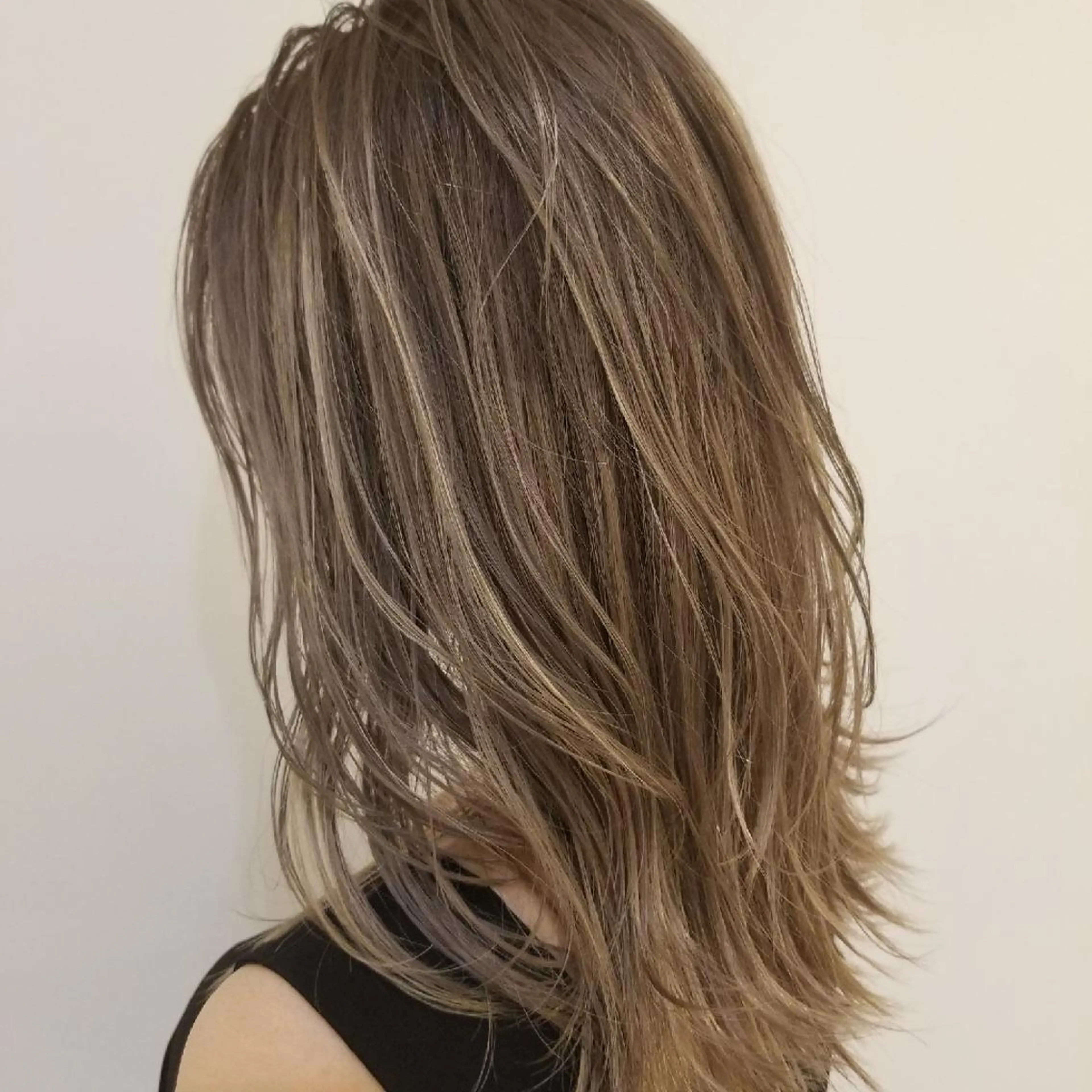 ミディアム カラー ハイライトカラー ハイトーンカラー ハイライト シールエクステ♦️ レイヤー♦️福田晃大のヘアスタイル