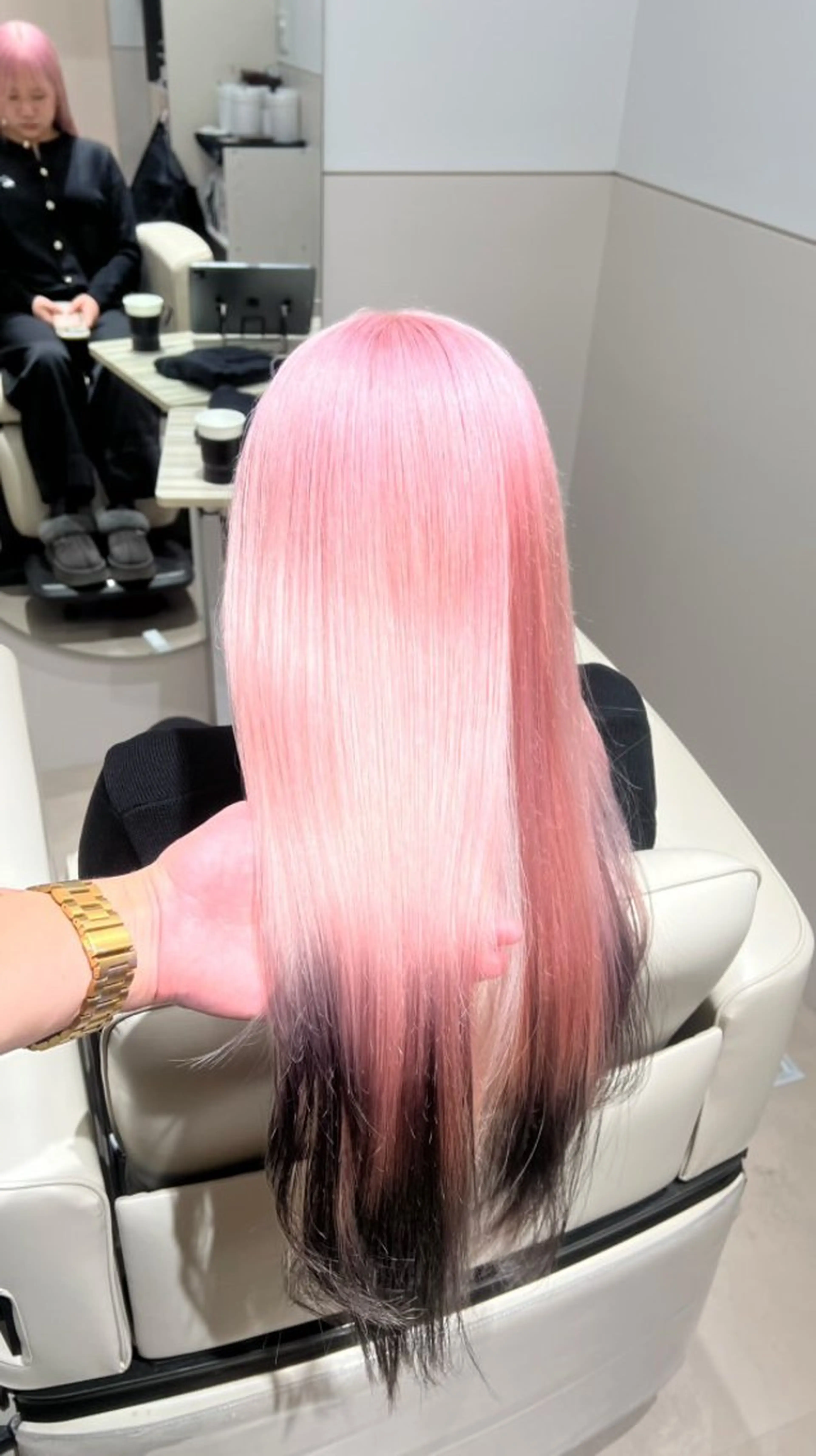 ロング カラー ピンクカラー ホワイトピンク ヘアカラー SALOWIN 新宿三丁目me+所属・レイヤー/ボブ/ パーマ/HARUKAのヘアスタイル