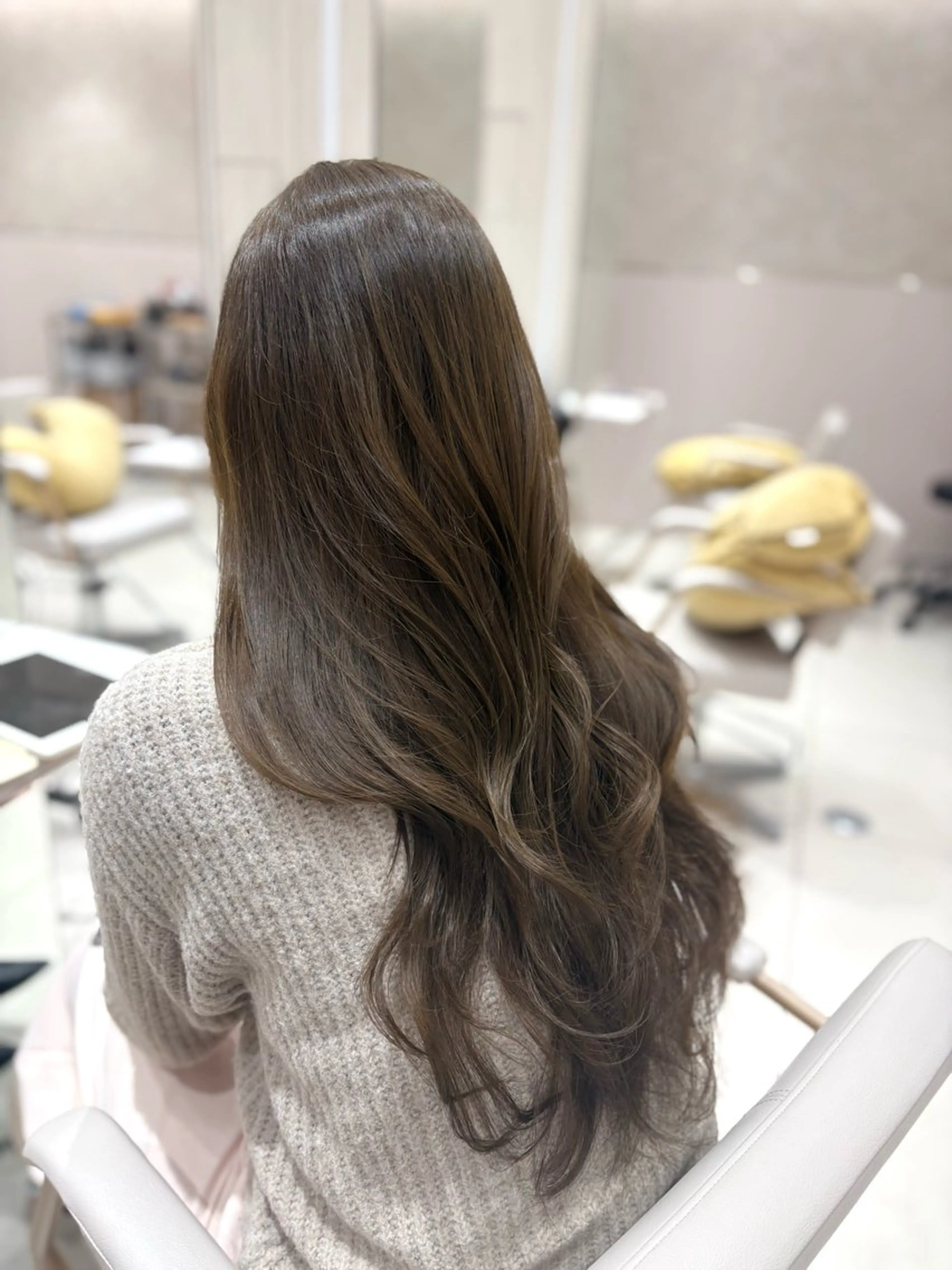 ロング カラー ベージュカラー オリーブベージュ ヘアカラー トリートメント 銀座/オリーブ/ 透明感カラー✨りくのヘアスタイル