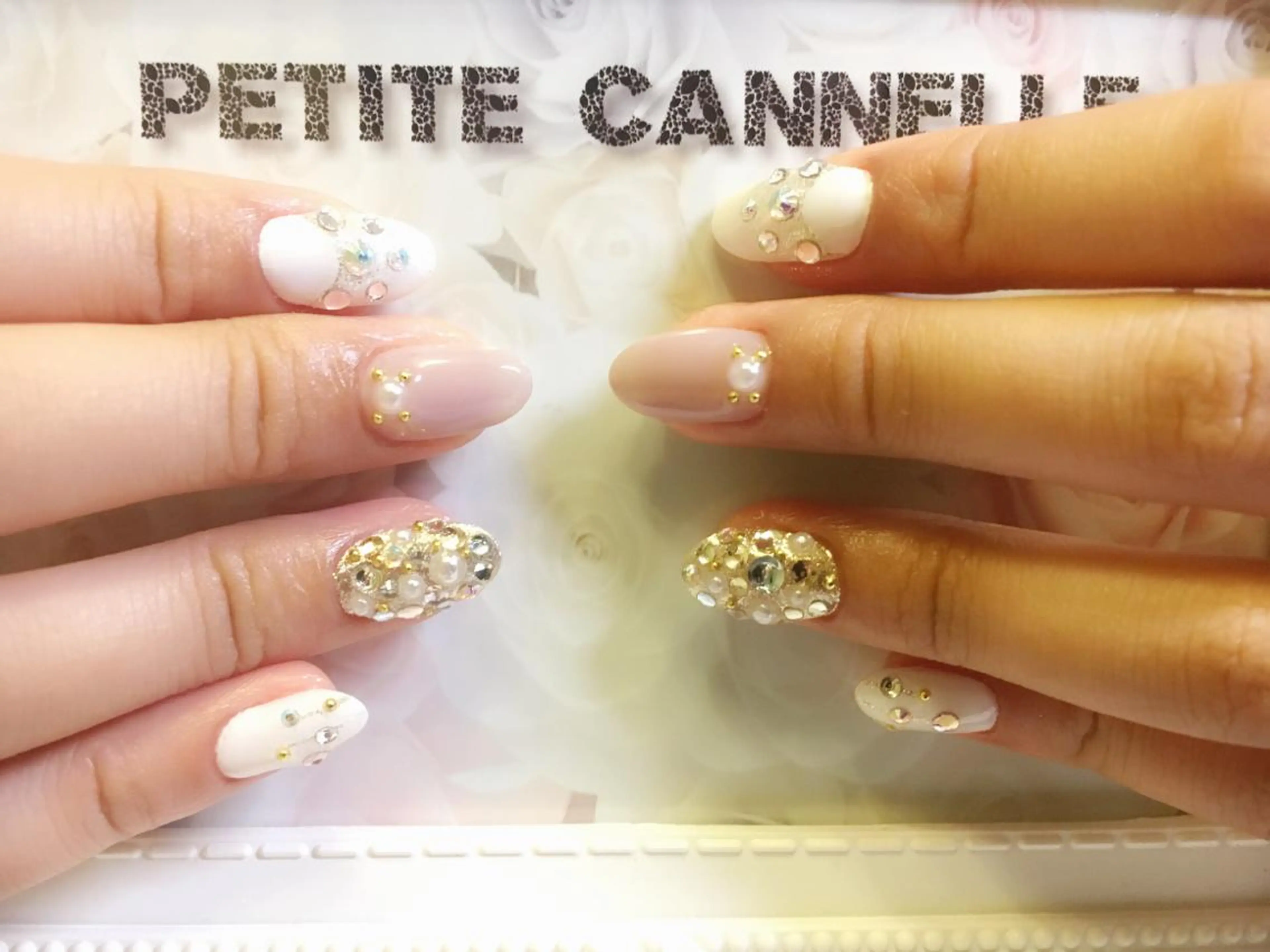 ミディアム ネイル Petite Cannelle所属・Petite Cannelleのネイルデザイン