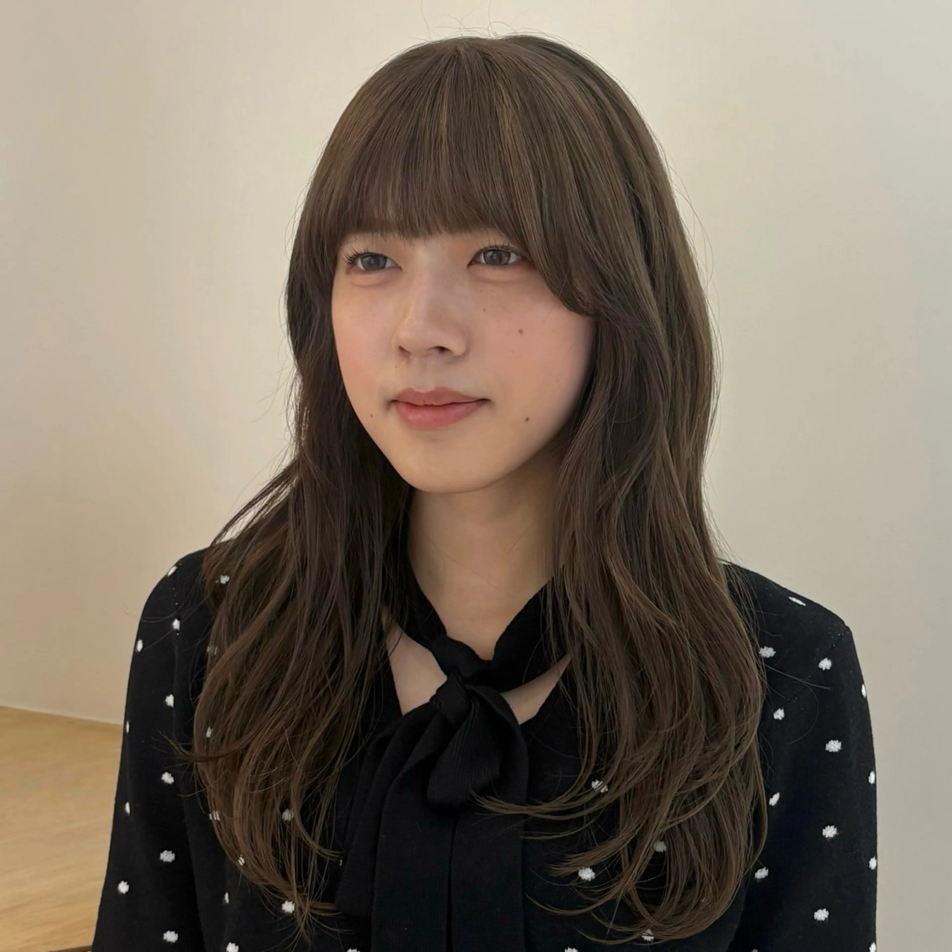 ロング ヘアカラー 蓑輪璃央 ミディアムレイヤーのヘアスタイル