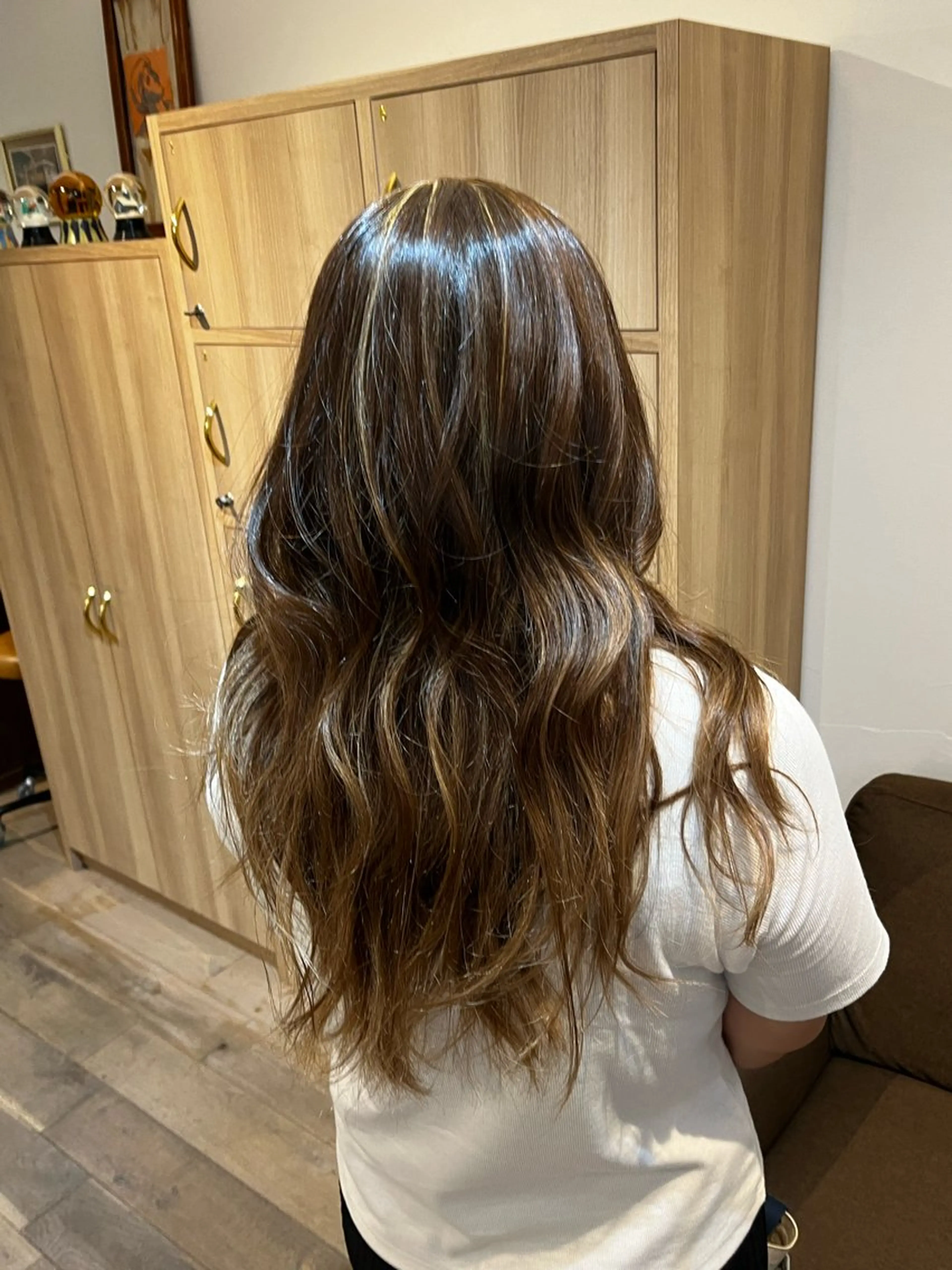 ロング カラー ベージュカラー グラデーションカラー ハイライトカラー ハイライト 臺 佳連のヘアスタイル