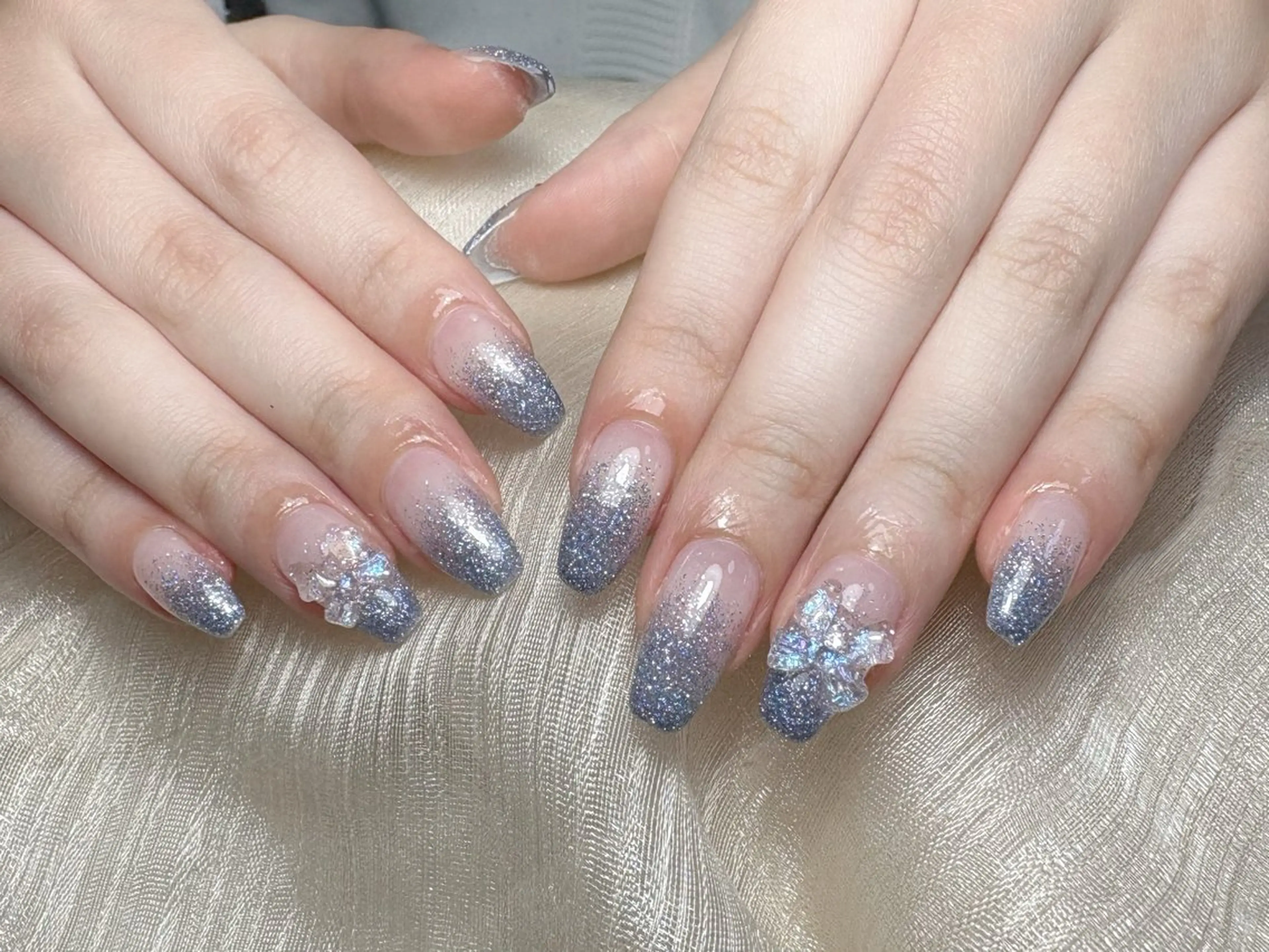 ネイル オーロラネイル チークネイル フレンチネイル ジェルネイル ガラスフレンチ ハンドネイル ハンドケア Nail Jolie所属・Nail Jolieのネイルデザイン